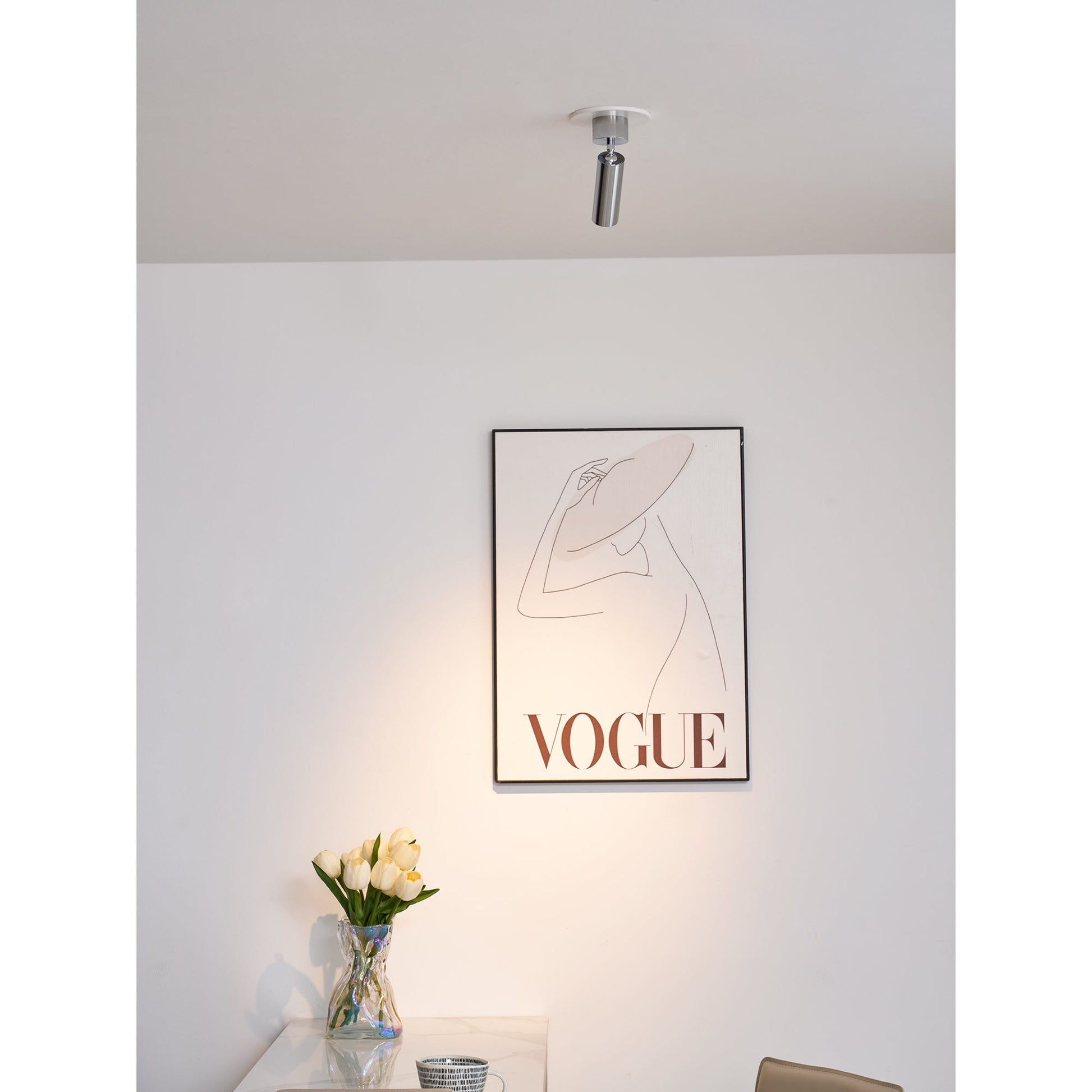 Lifestyle image showing the Stanly spotlight in a living room setting.