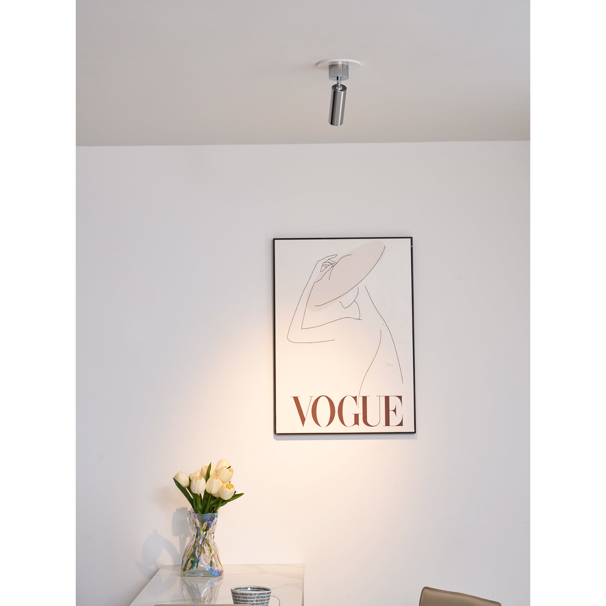Lifestyle image showing the Stanly spotlight in a living room setting.