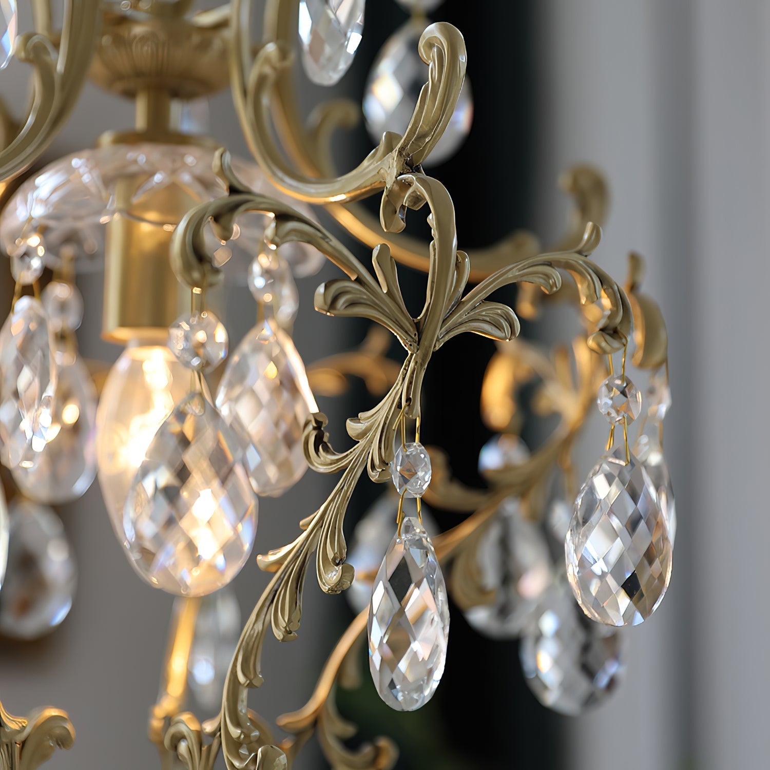 Dimensional view of the chandelier with measurements.