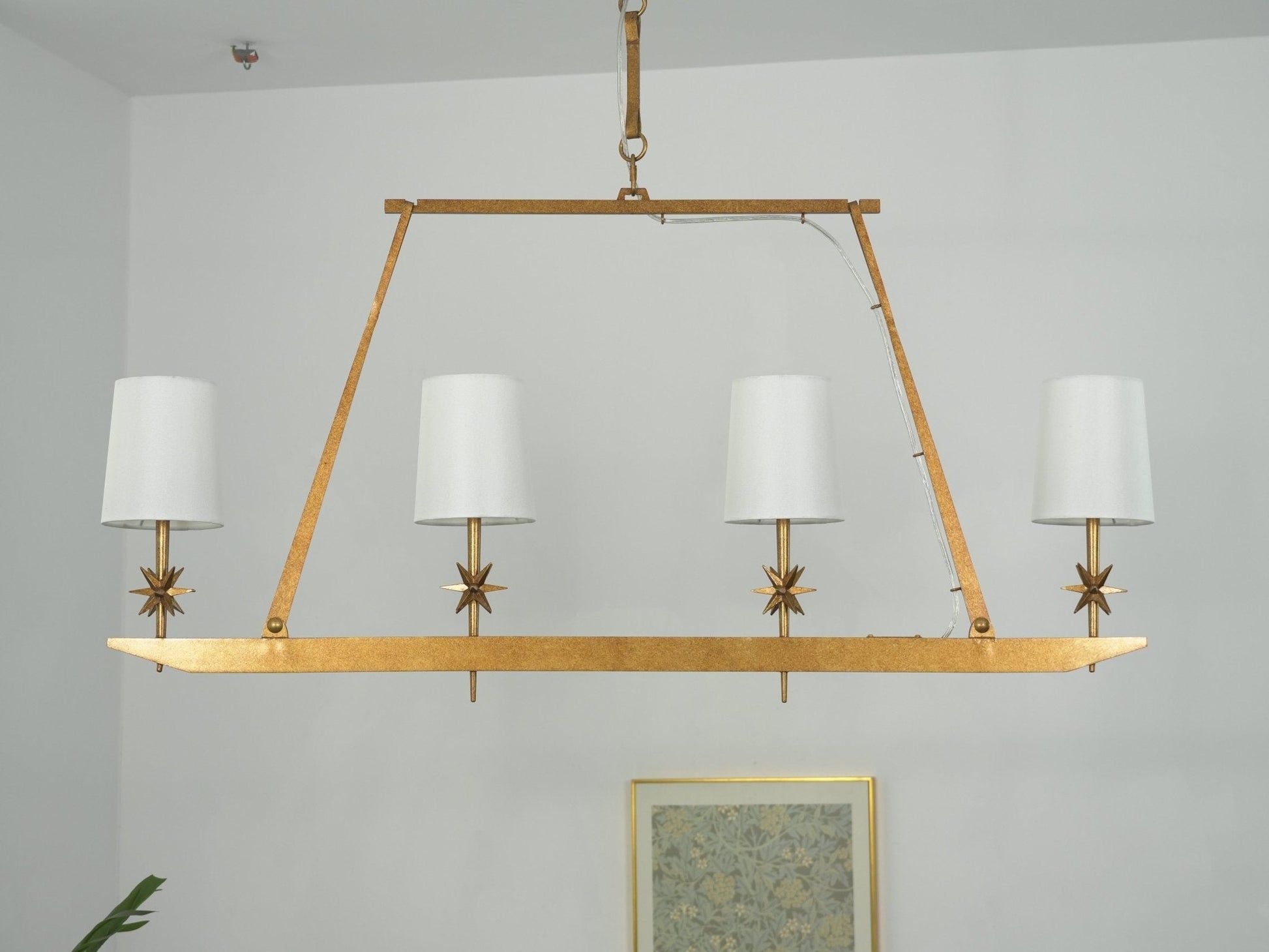 Lynve Brass Elegant Stellar Linear Chandelier-Neutral Decor