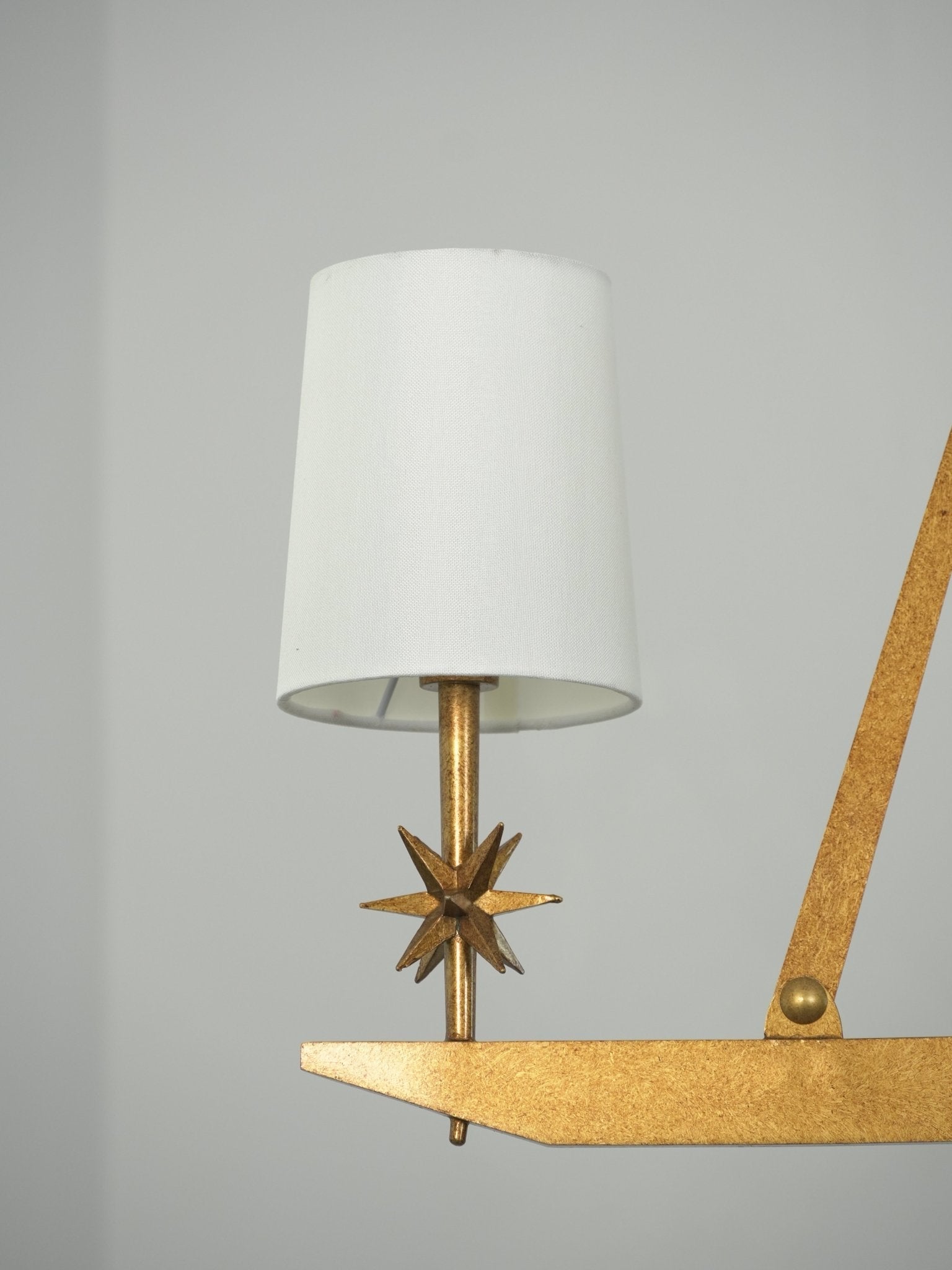 Lynve Brass Elegant Stellar Linear Chandelier-Neutral Decor