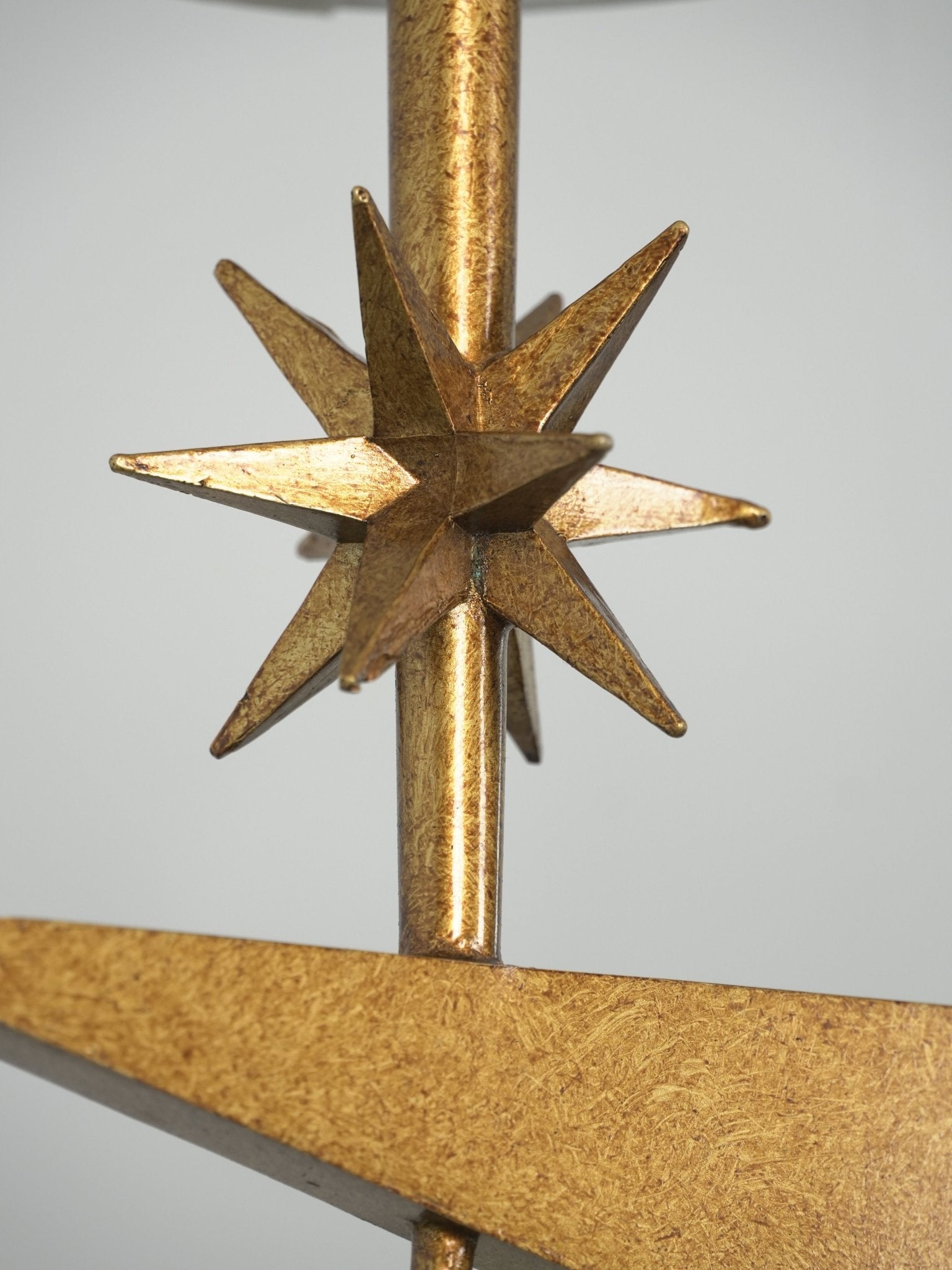 Lynve Brass Elegant Stellar Linear Chandelier-Neutral Decor