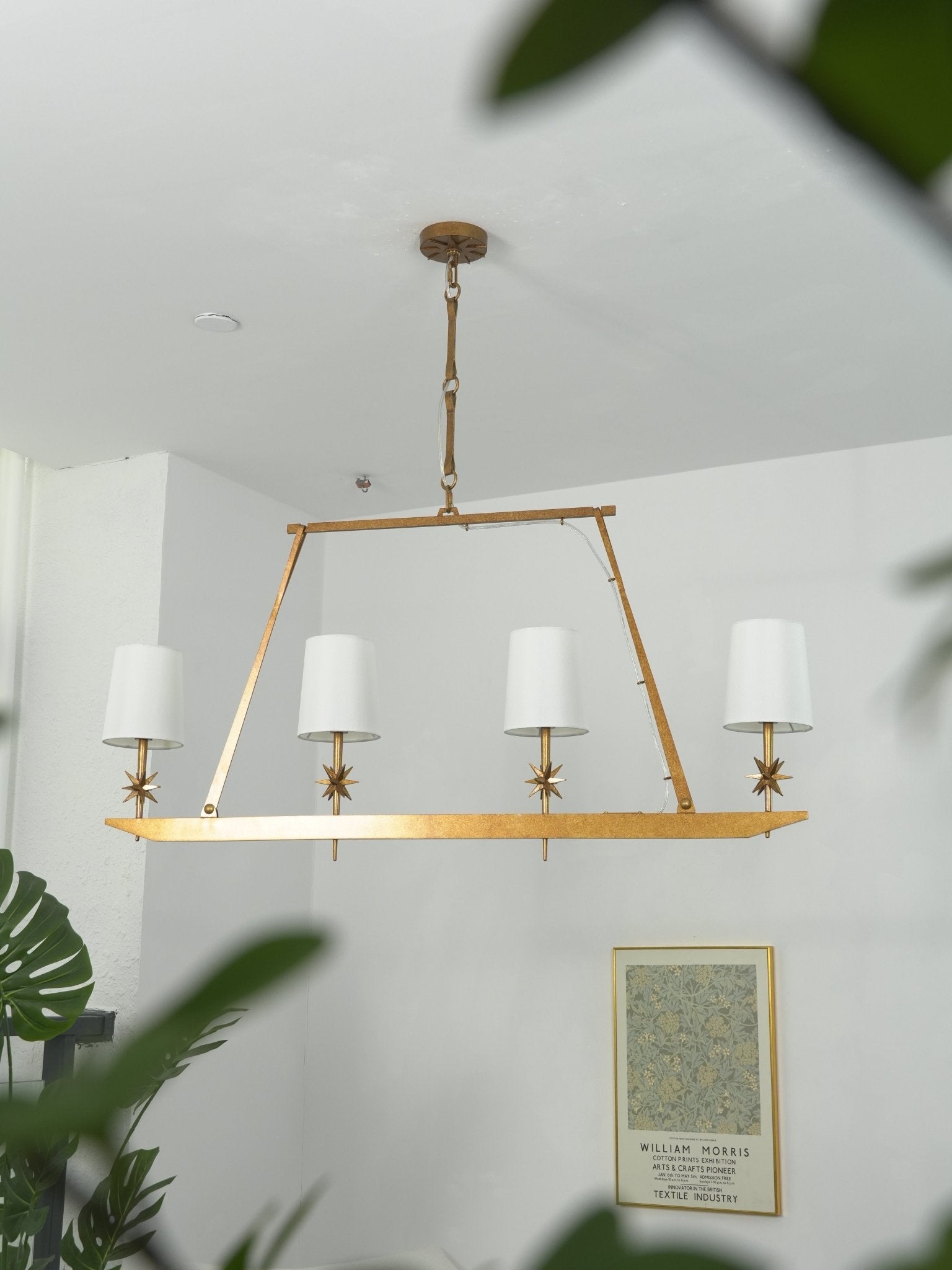 Lynve Brass Elegant Stellar Linear Chandelier-Neutral Decor