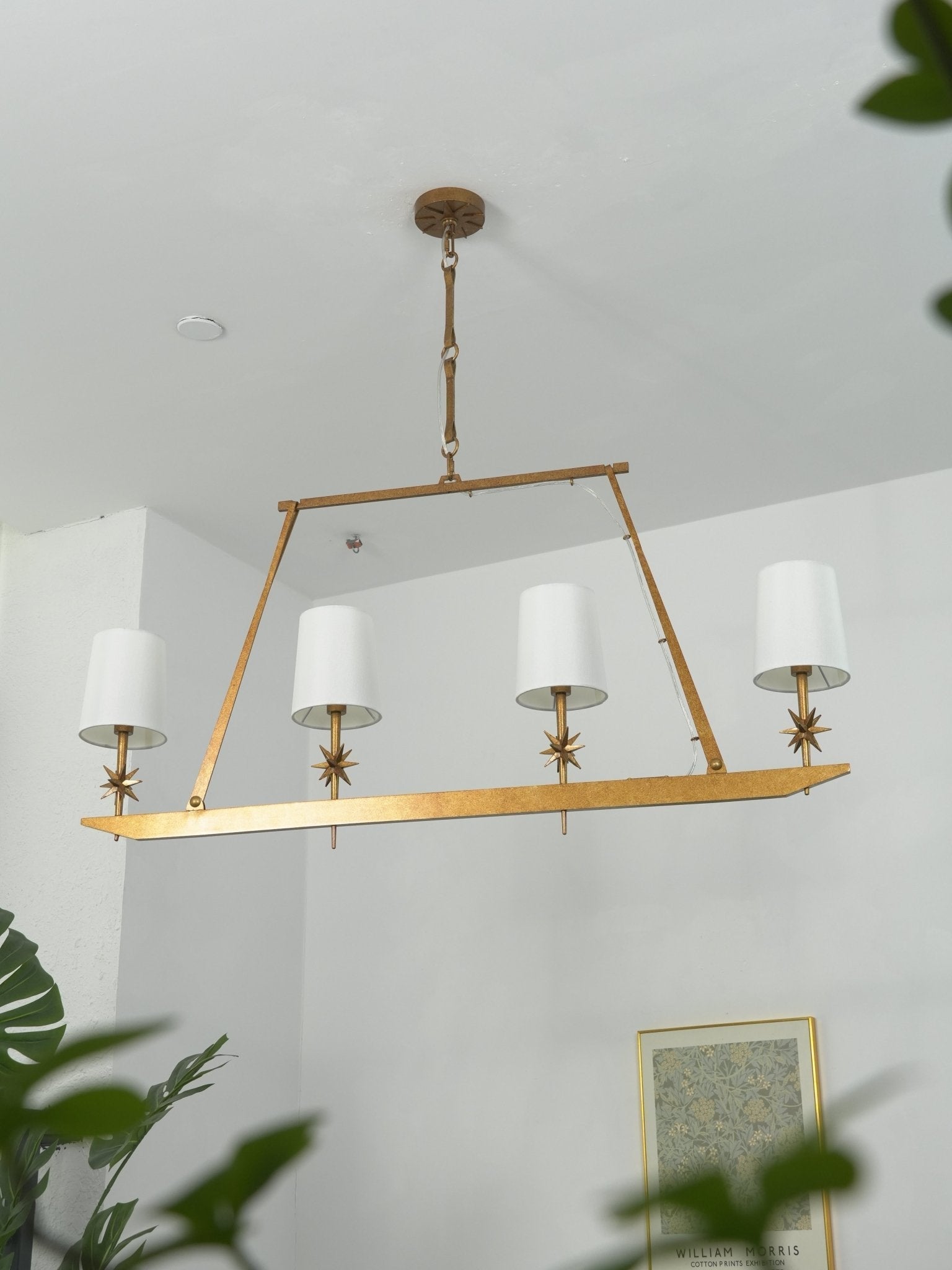 Lynve Brass Elegant Stellar Linear Chandelier-Neutral Decor