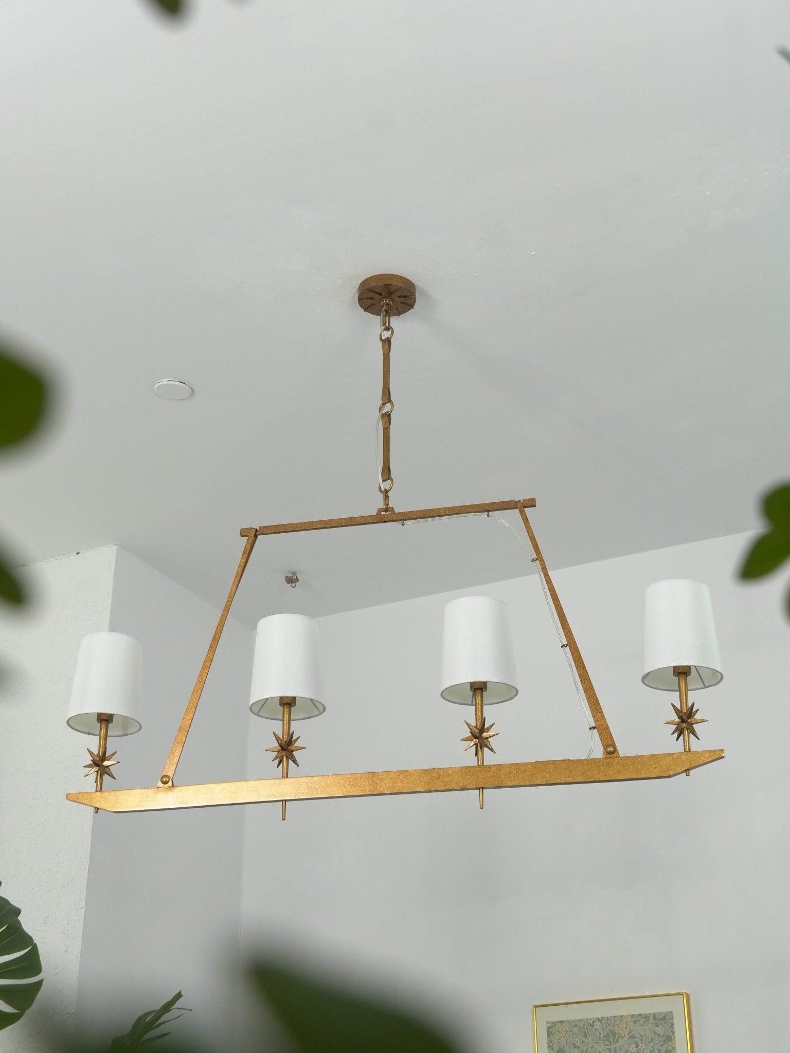 Lynve Brass Elegant Stellar Linear Chandelier-Neutral Decor