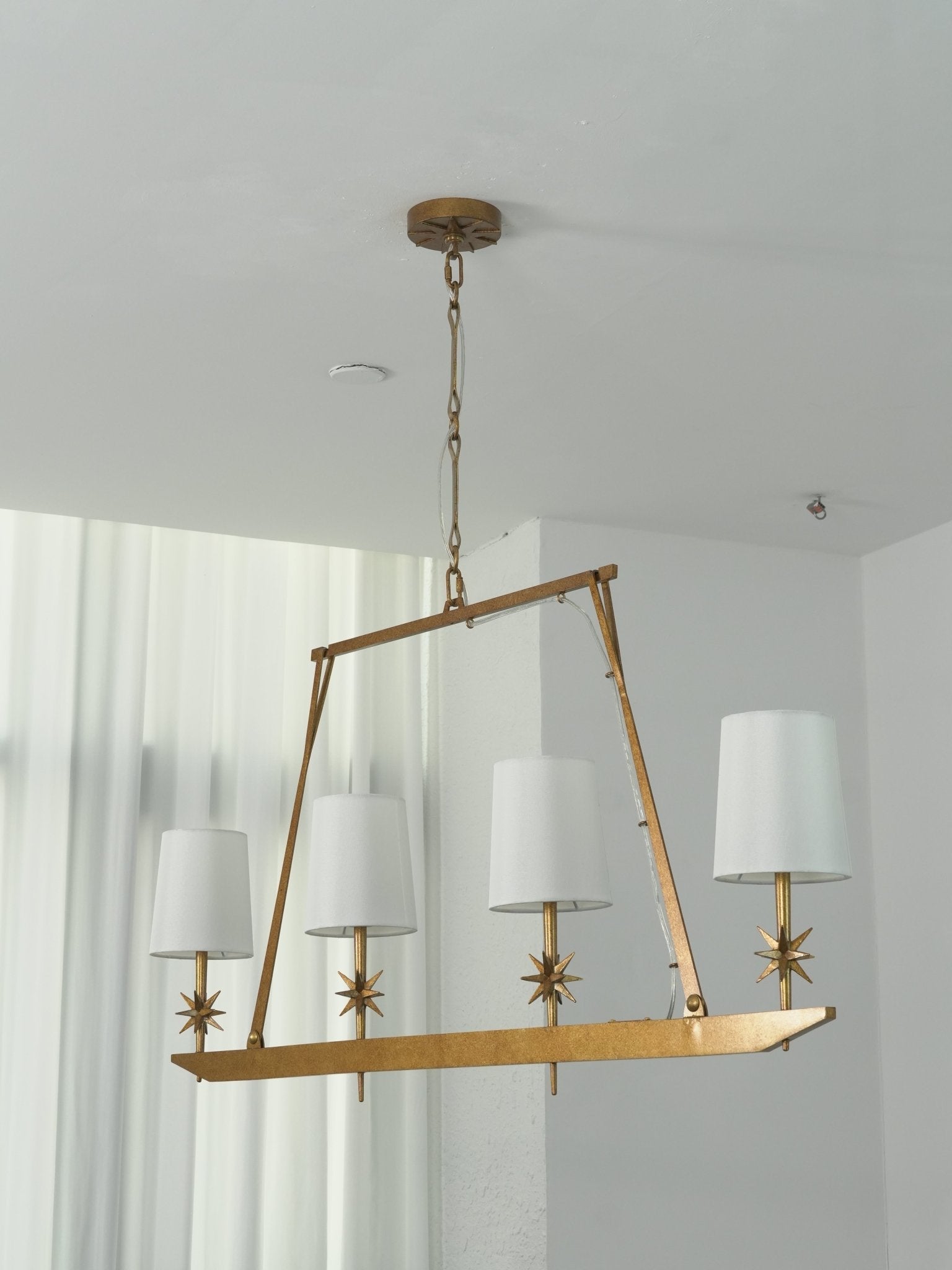 Lynve Brass Elegant Stellar Linear Chandelier-Neutral Decor