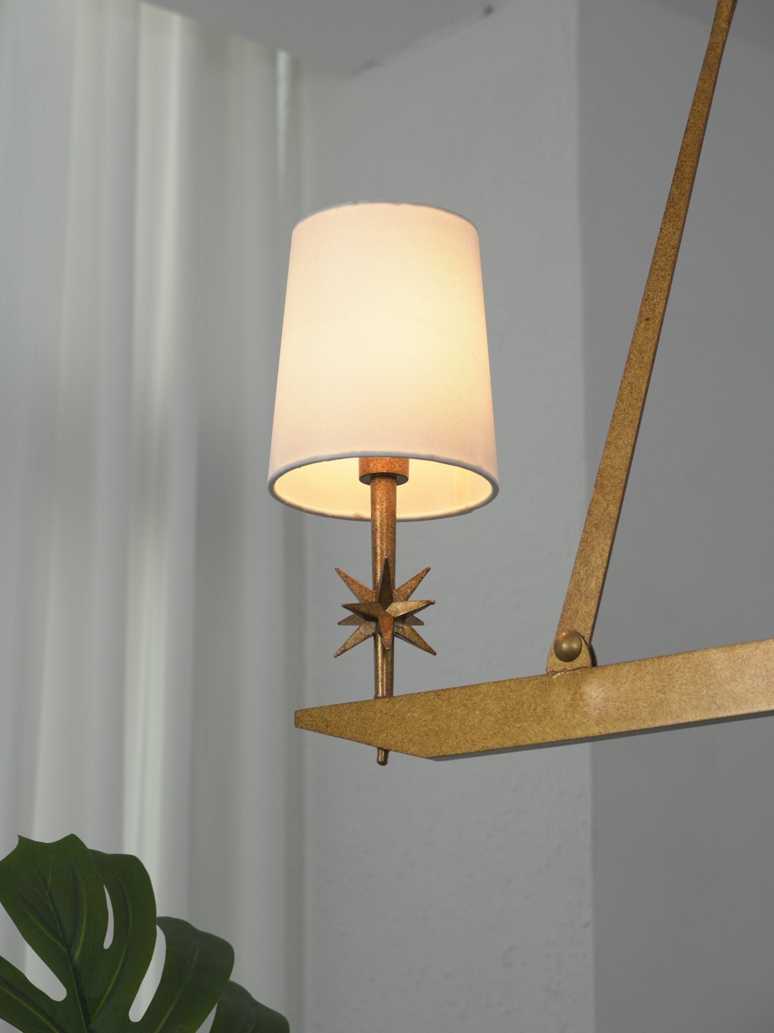 Lynve Brass Elegant Stellar Linear Chandelier-Neutral Decor