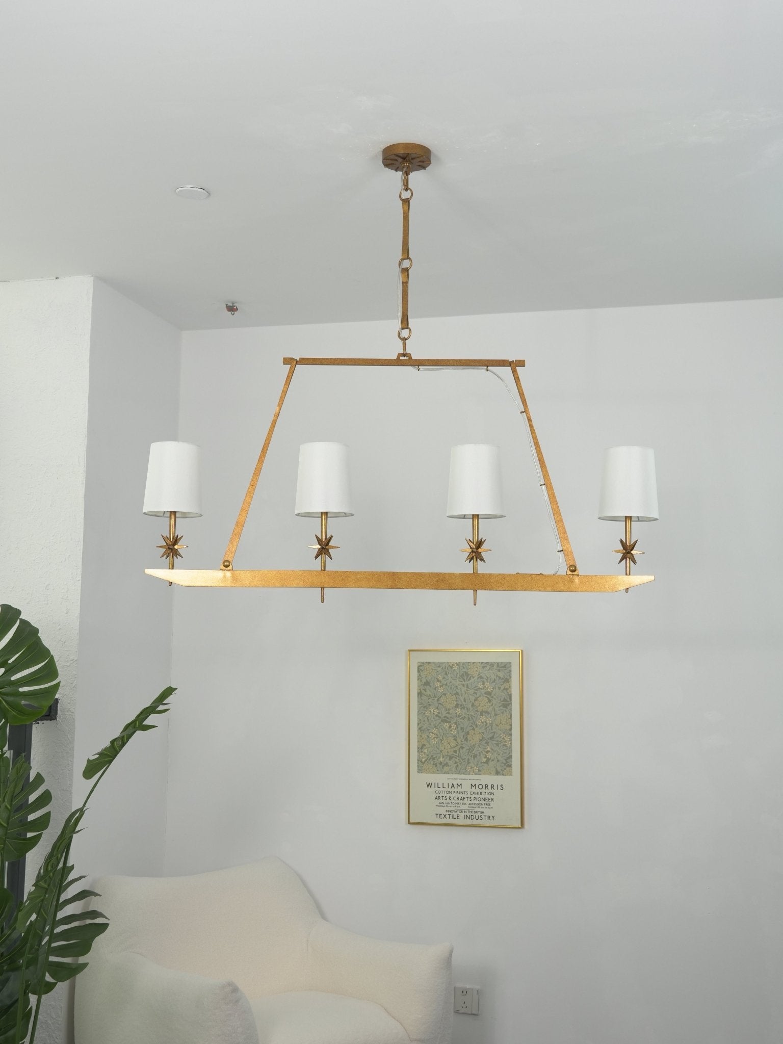 Lynve Brass Elegant Stellar Linear Chandelier-Neutral Decor