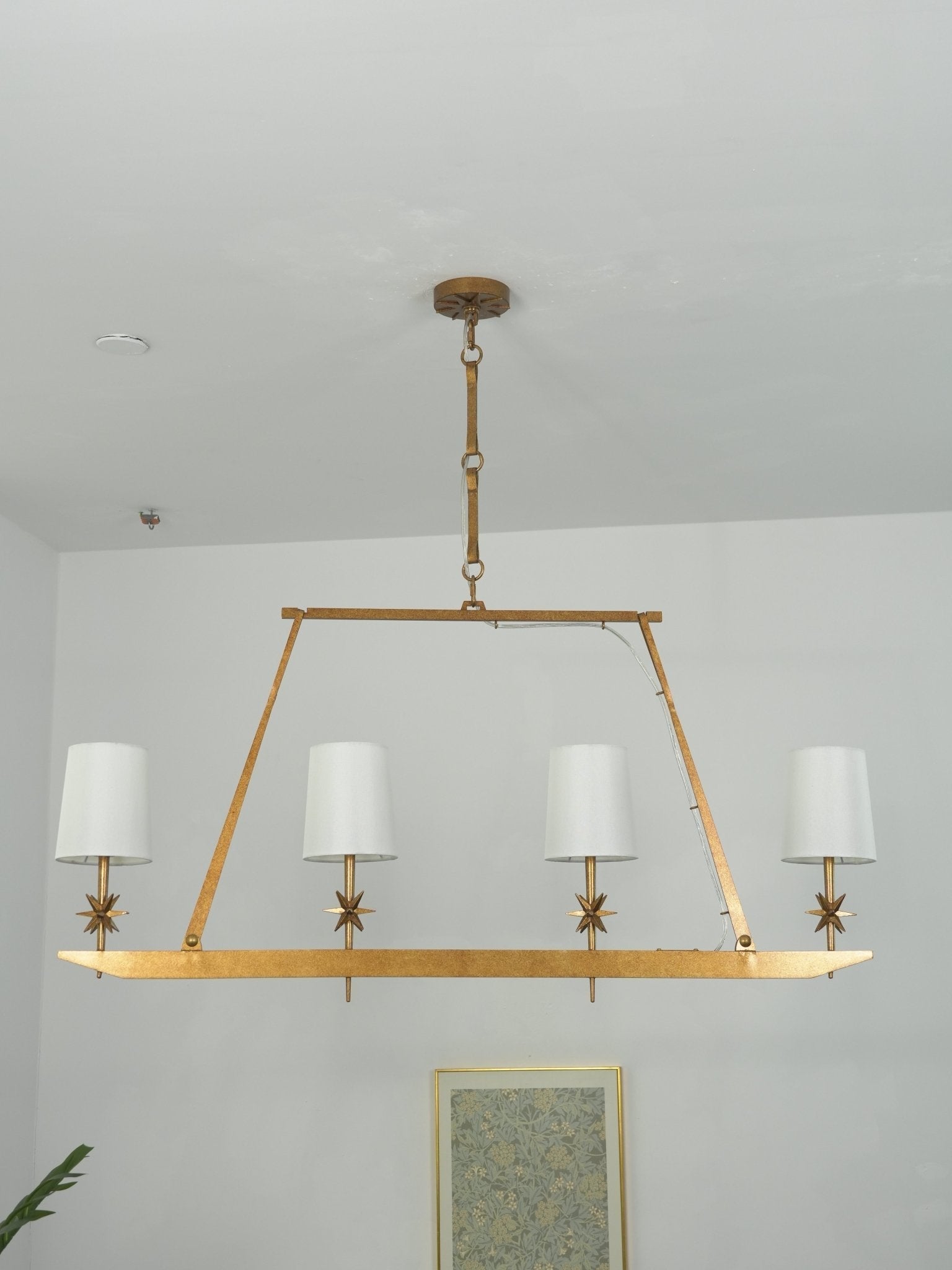 Lynve Brass Elegant Stellar Linear Chandelier-Neutral Decor