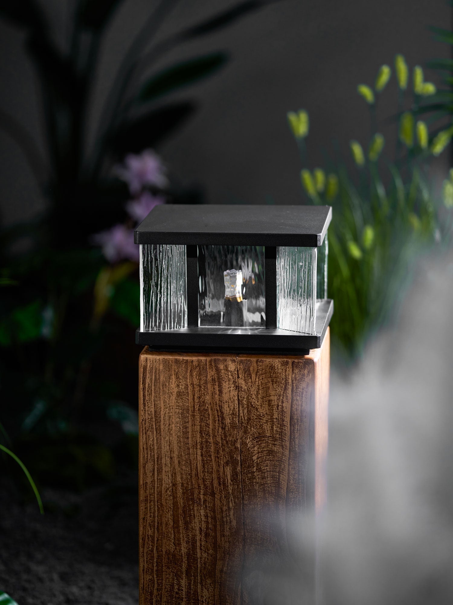 Jent Square Outdoor Light-Neutral Decor