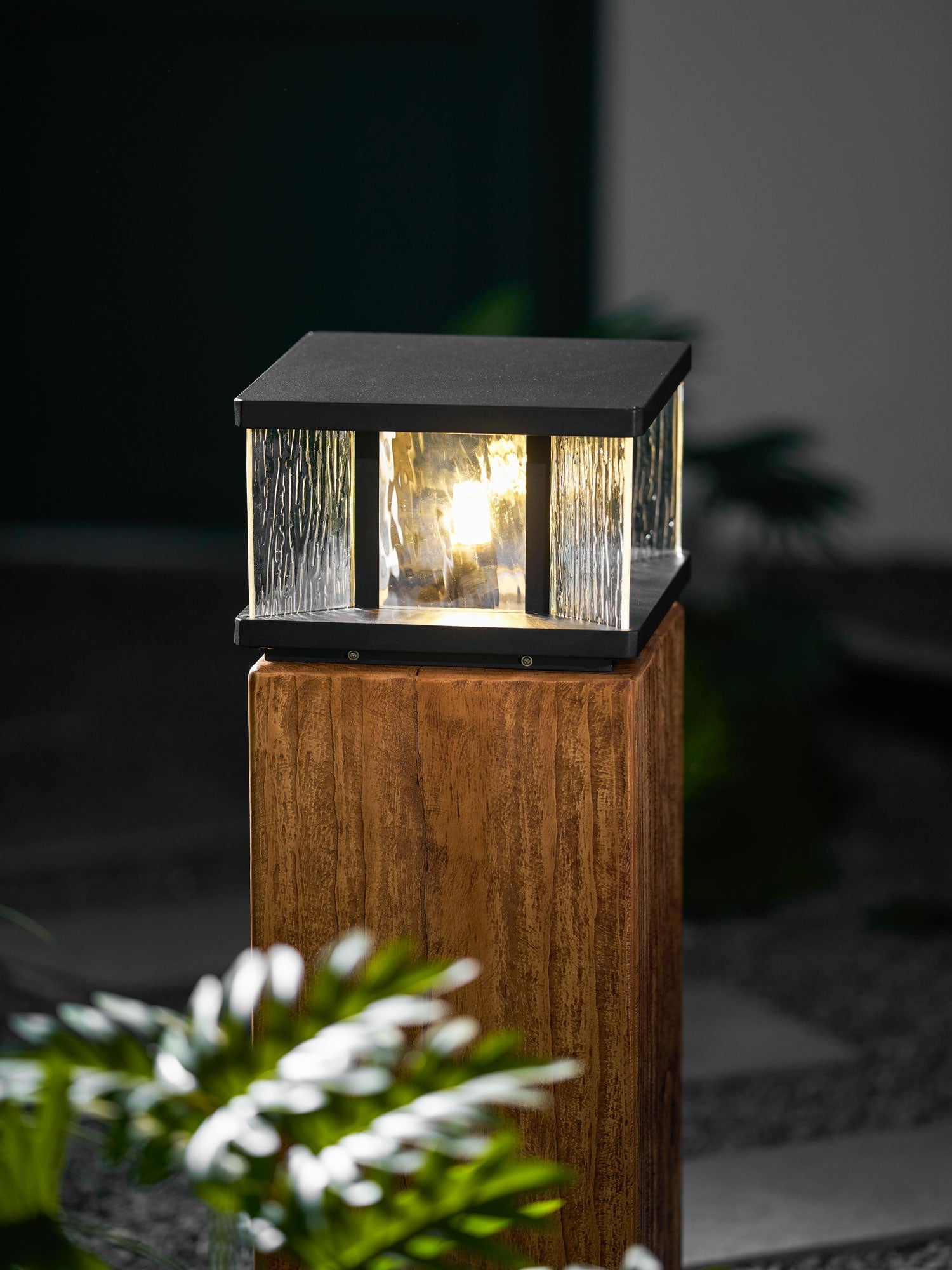 Jent Square Outdoor Light-Neutral Decor