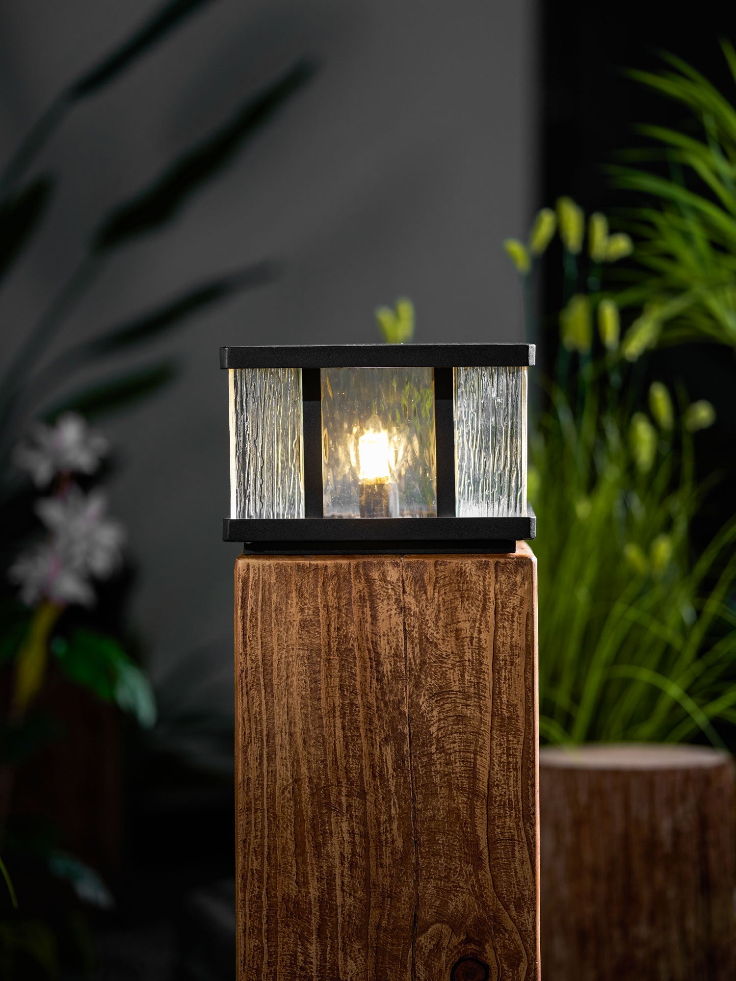 Jent Square Outdoor Light-Neutral Decor