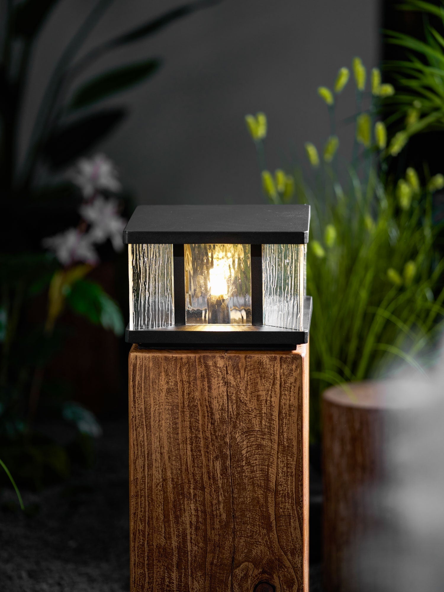 Jent Square Outdoor Light-Neutral Decor
