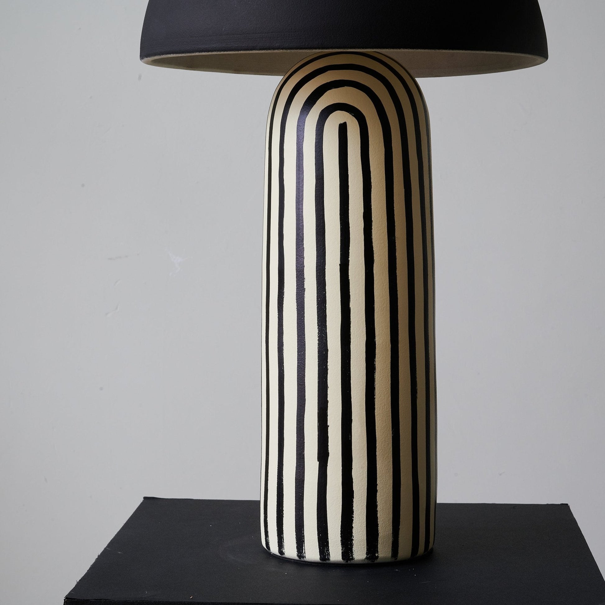 Moxyn Minimalist Ceramics Table Lamp-Neutral Decor