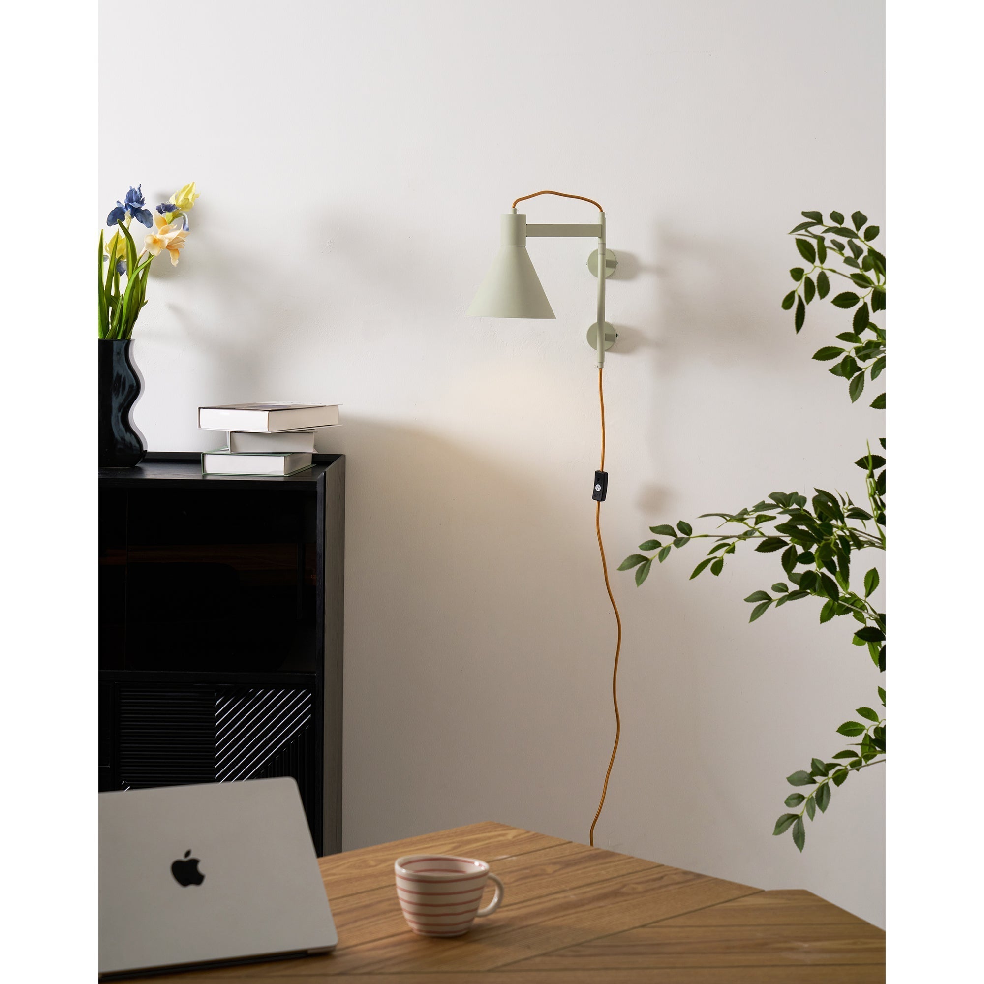 Elara Wall Lamp