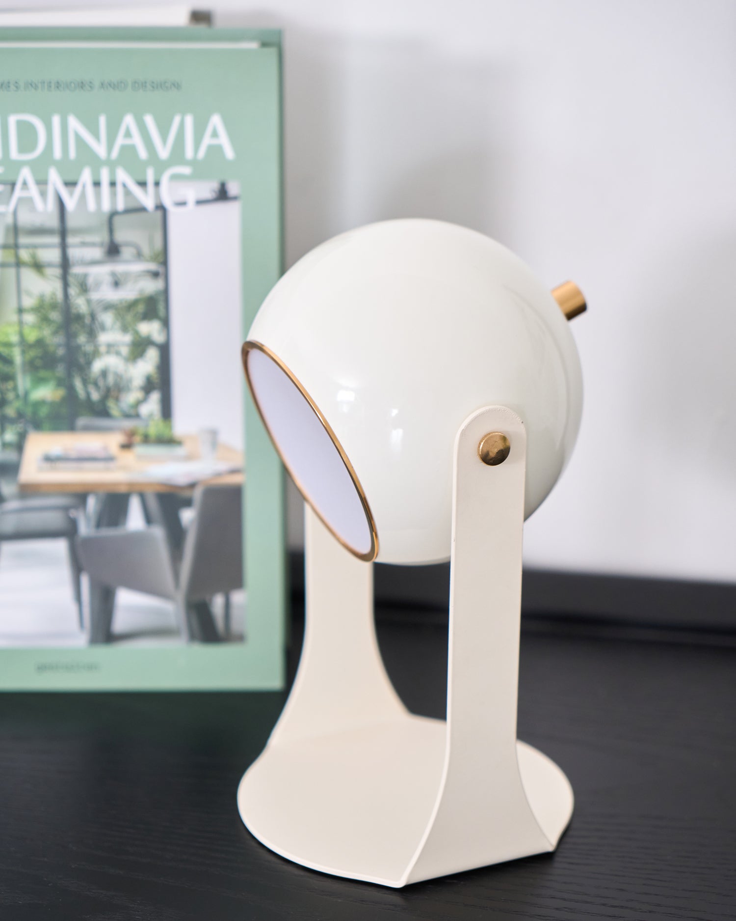 Ulsken Acrylic Minimalist Table Lamp-Neutral Decor