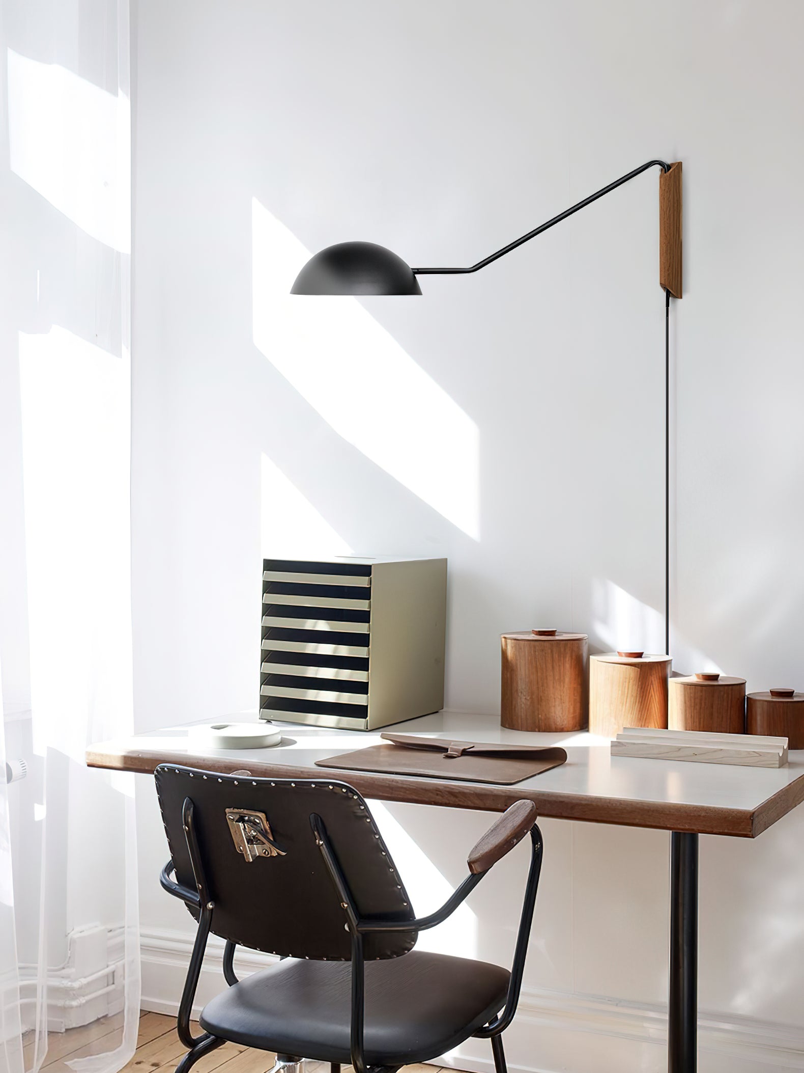 Lirixel Wood Wall Lamp-Neutral Decor