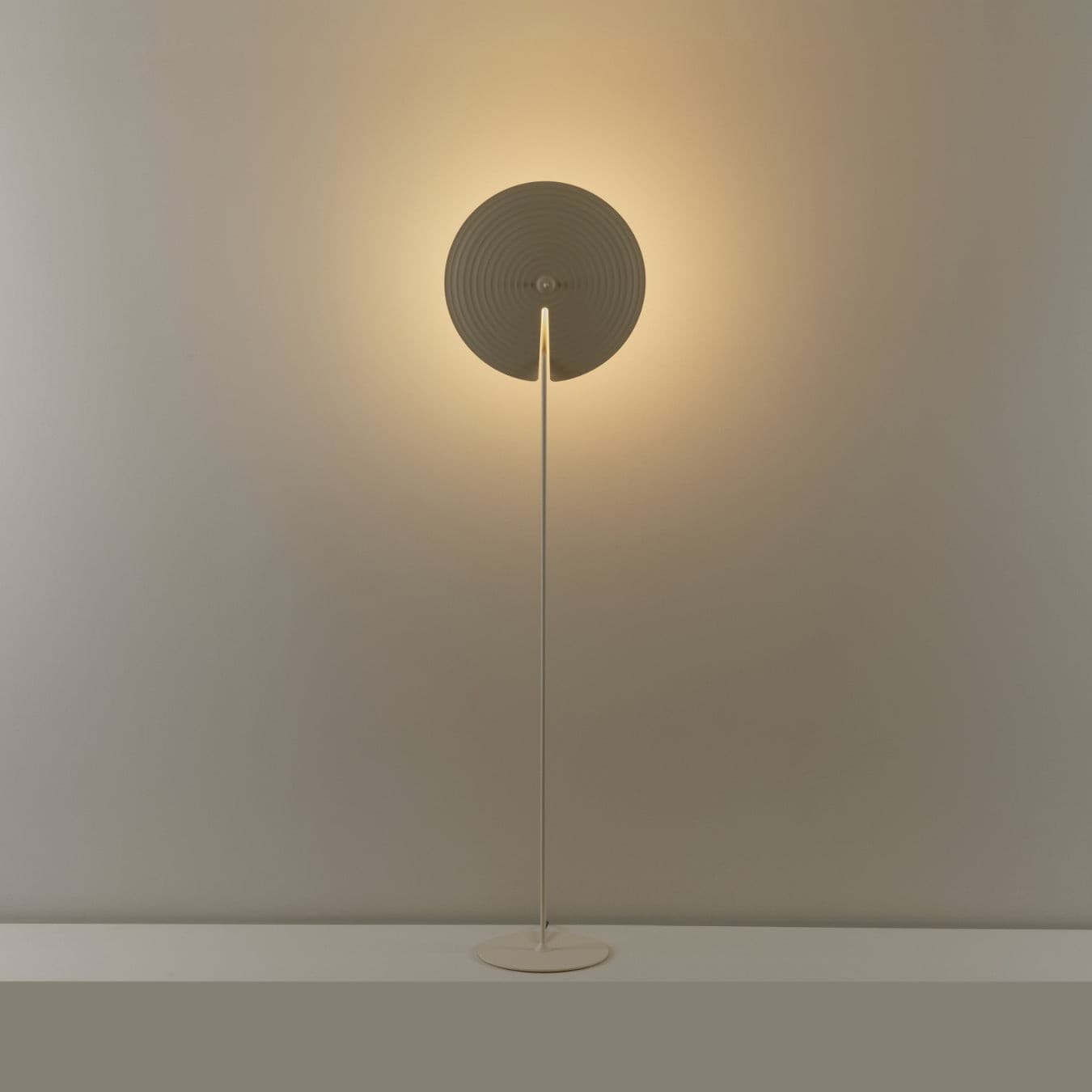 Spira Modern Aluminum Floor Lamp-Neutral Decor