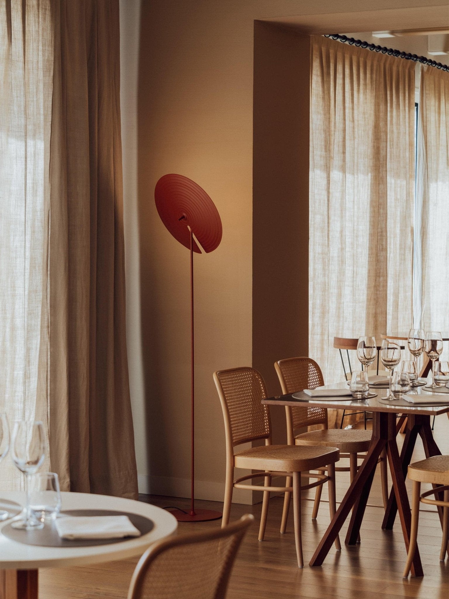 Spira Modern Aluminum Floor Lamp-Neutral Decor