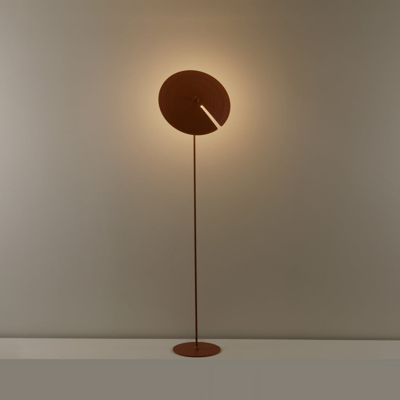 Spira Modern Aluminum Floor Lamp-Neutral Decor