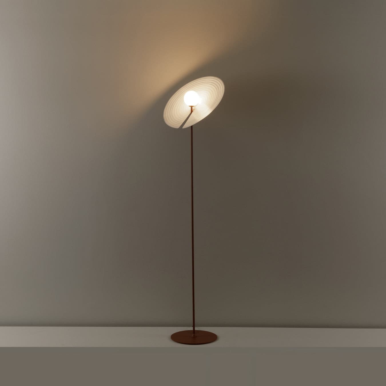 Spira Modern Aluminum Floor Lamp-Neutral Decor