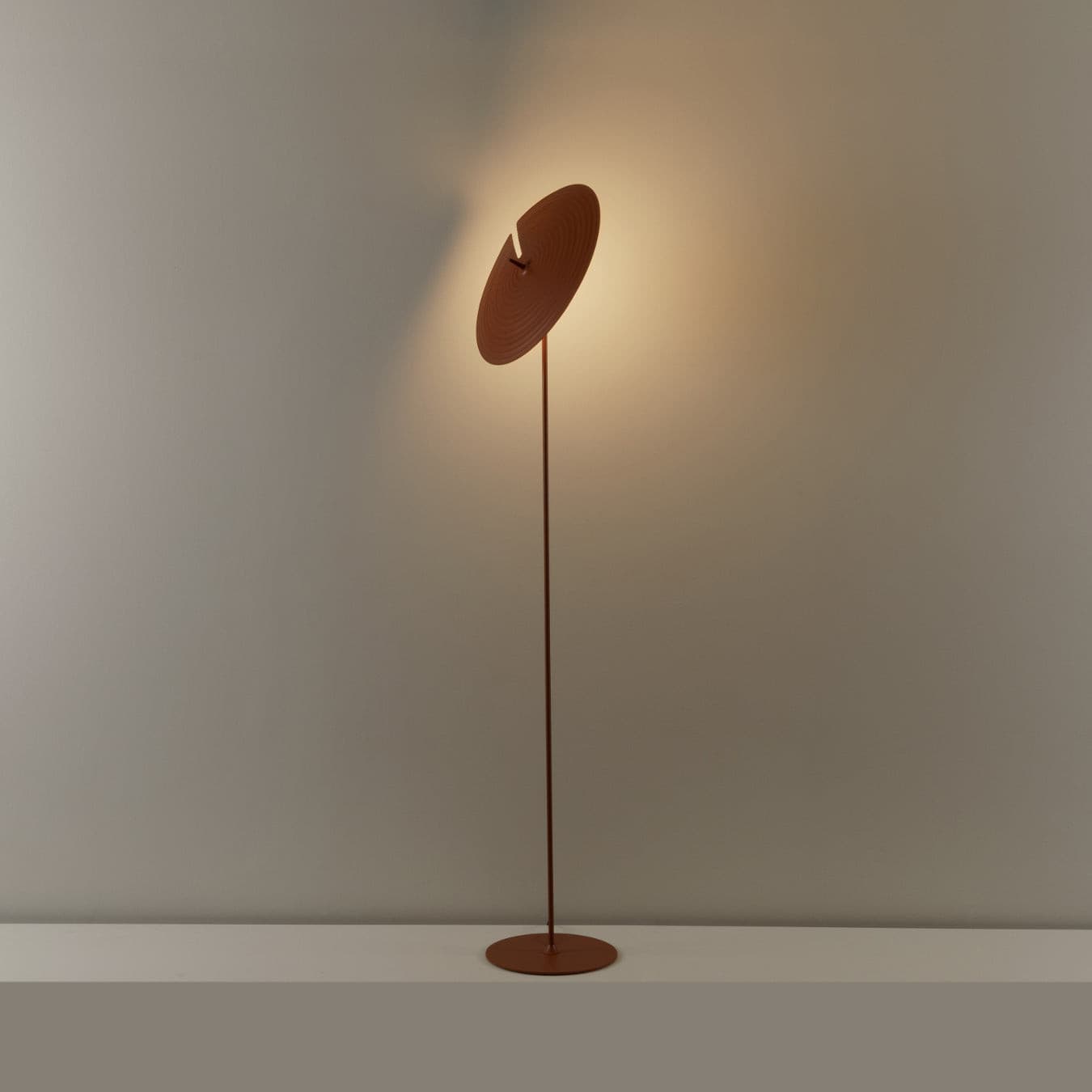 Spira Modern Aluminum Floor Lamp-Neutral Decor