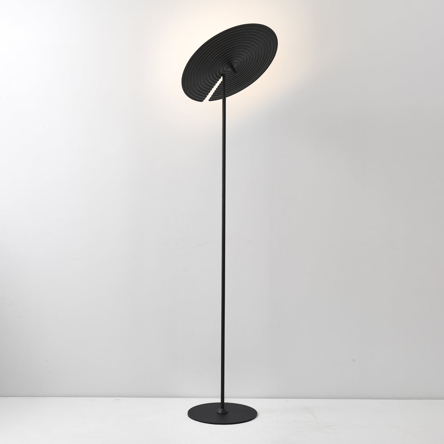 Spira Modern Aluminum Floor Lamp-Neutral Decor