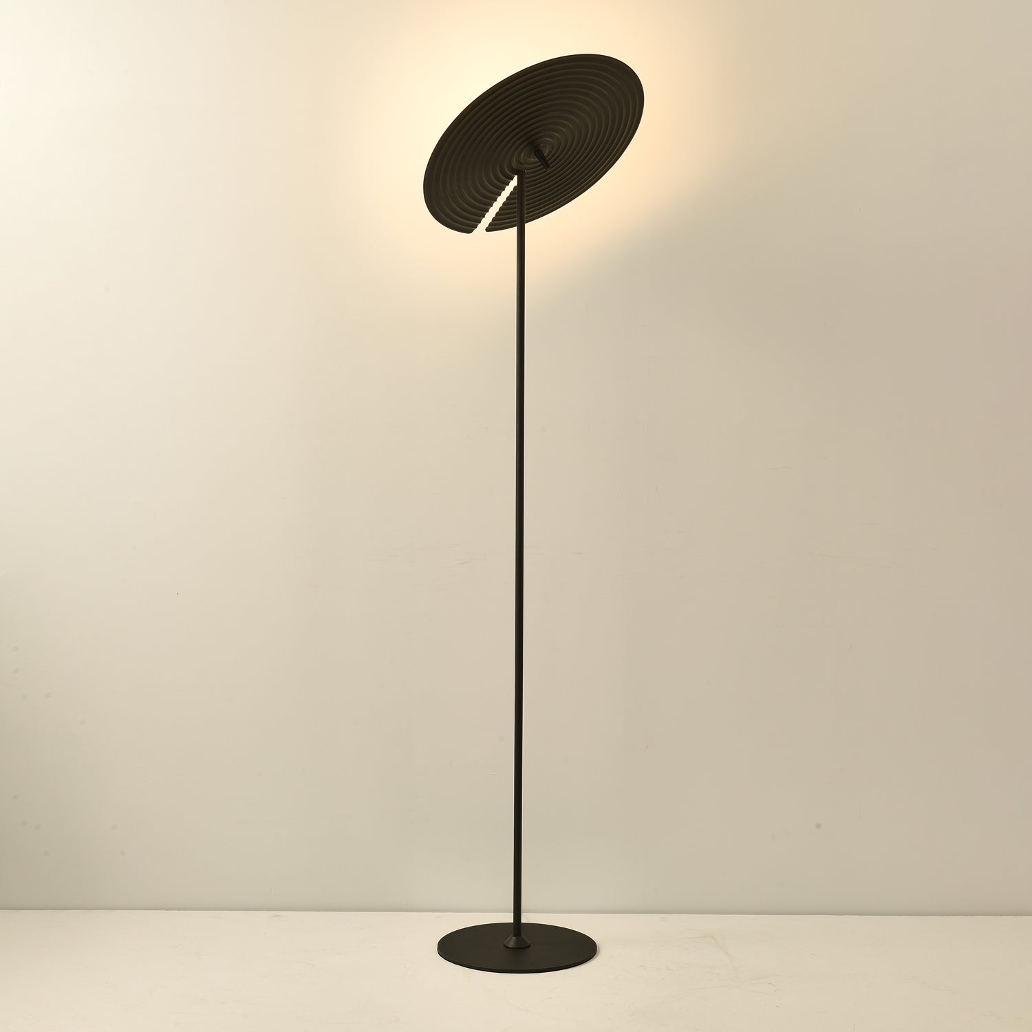 Spira Modern Aluminum Floor Lamp-Neutral Decor
