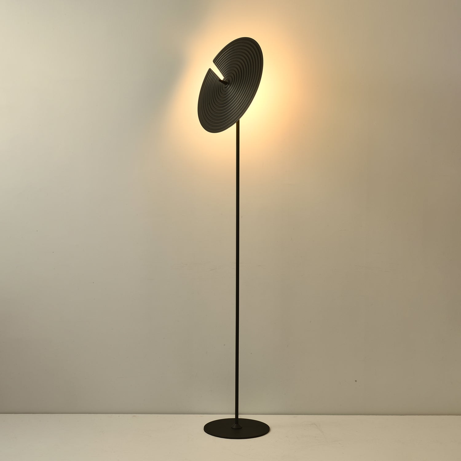 Spira Modern Aluminum Floor Lamp-Neutral Decor