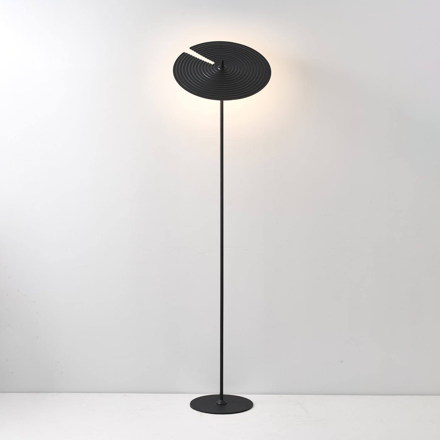 Spira Modern Aluminum Floor Lamp-Neutral Decor