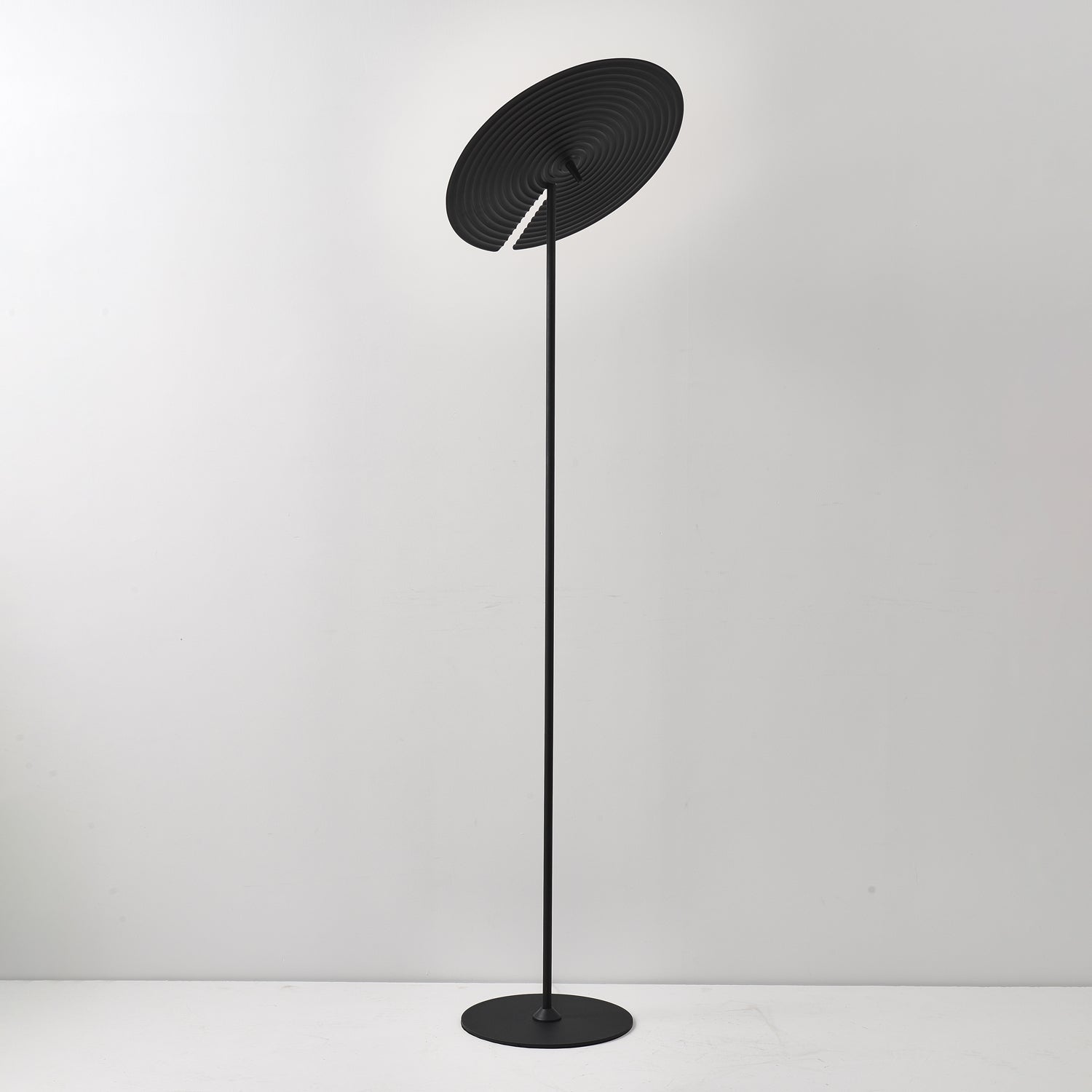 Spira Modern Aluminum Floor Lamp-Neutral Decor