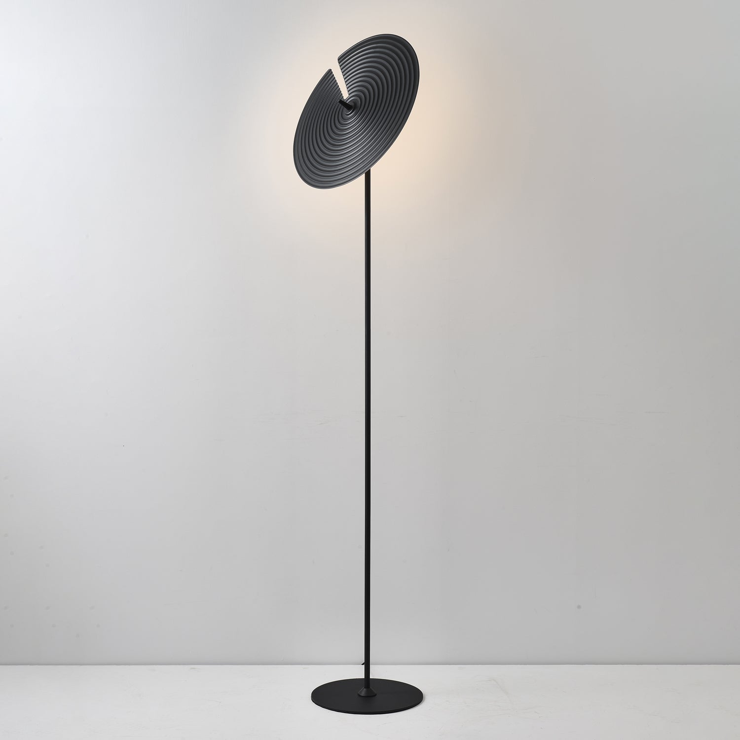 Spira Modern Aluminum Floor Lamp-Neutral Decor