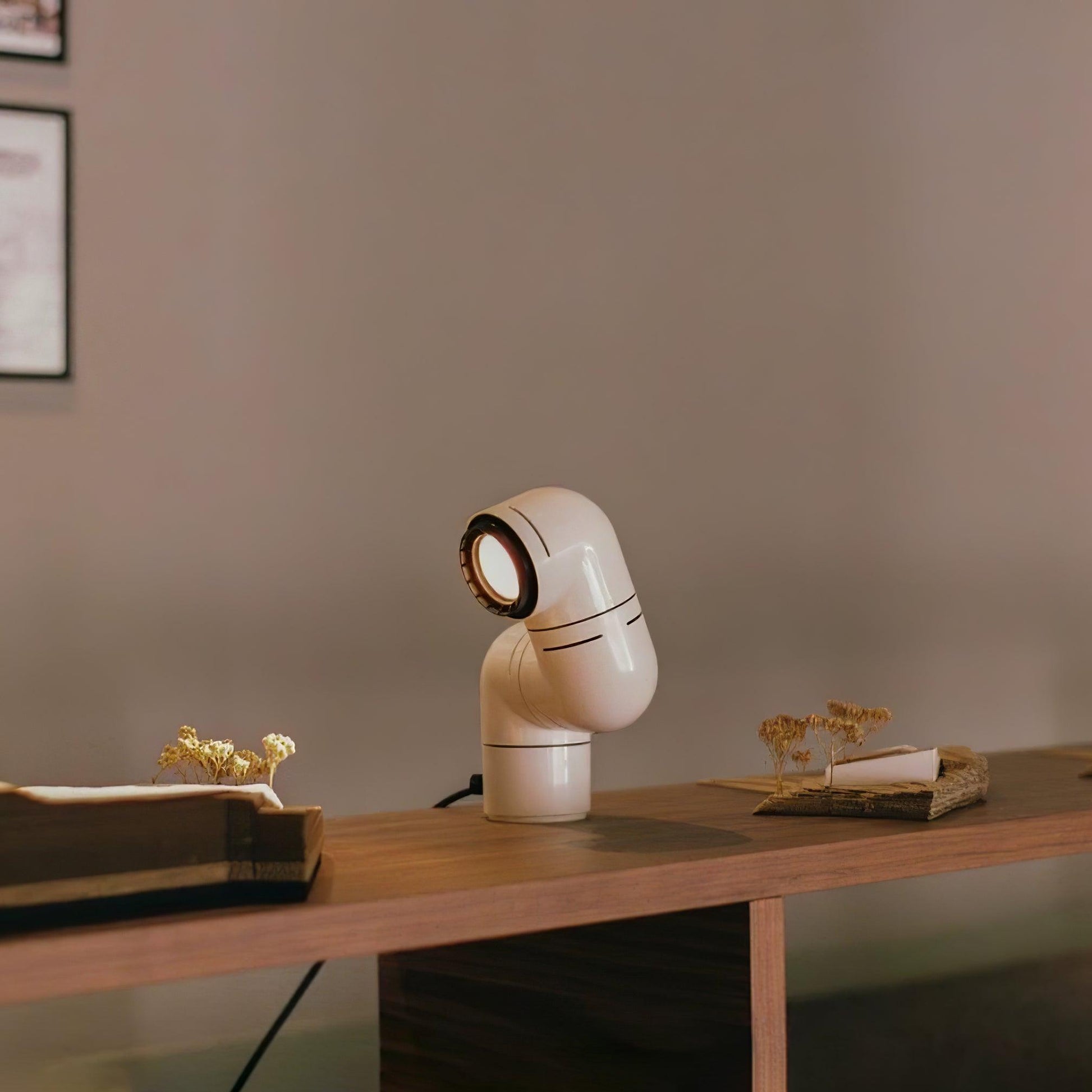 Liorain Resin Playful Table Lamp-Neutral Decor