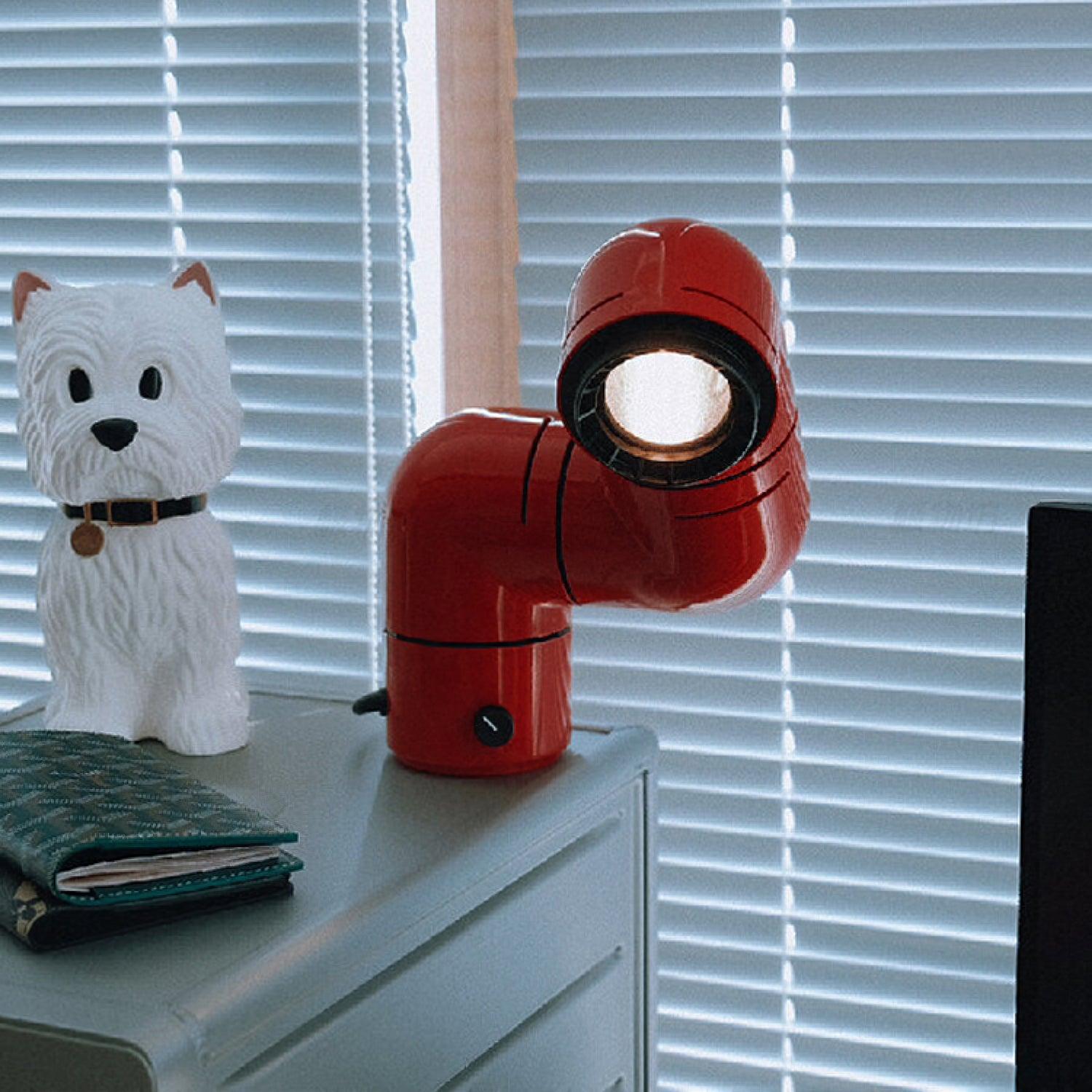 Liorain Resin Playful Table Lamp-Neutral Decor
