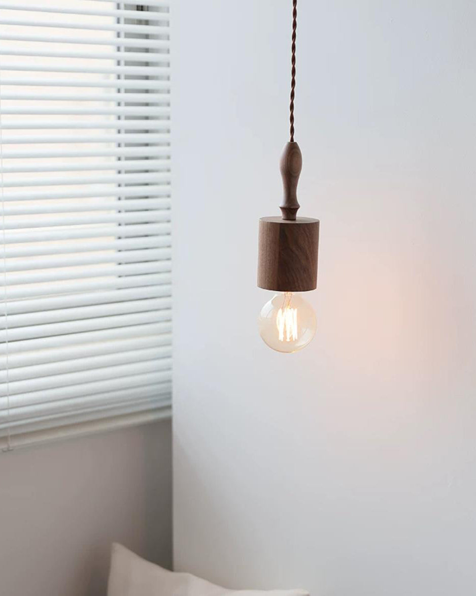 Chock Pendant Light