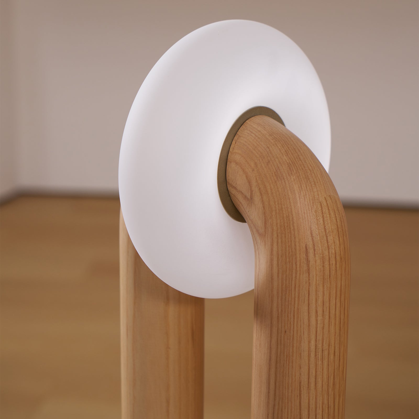 Raelix Wood Vintage Table Lamp-Neutral Decor