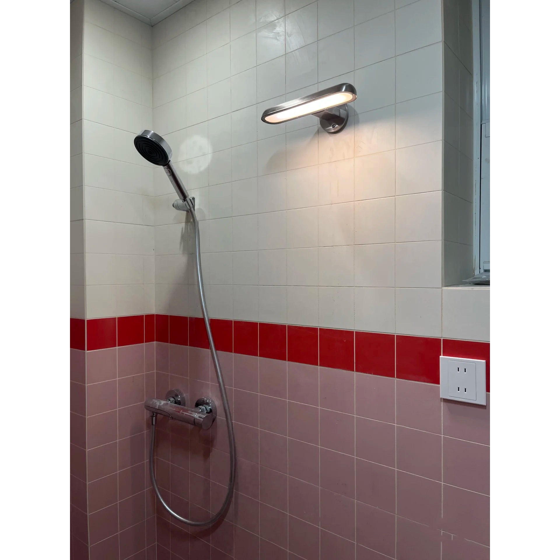 Top-down view of the wall lamp.