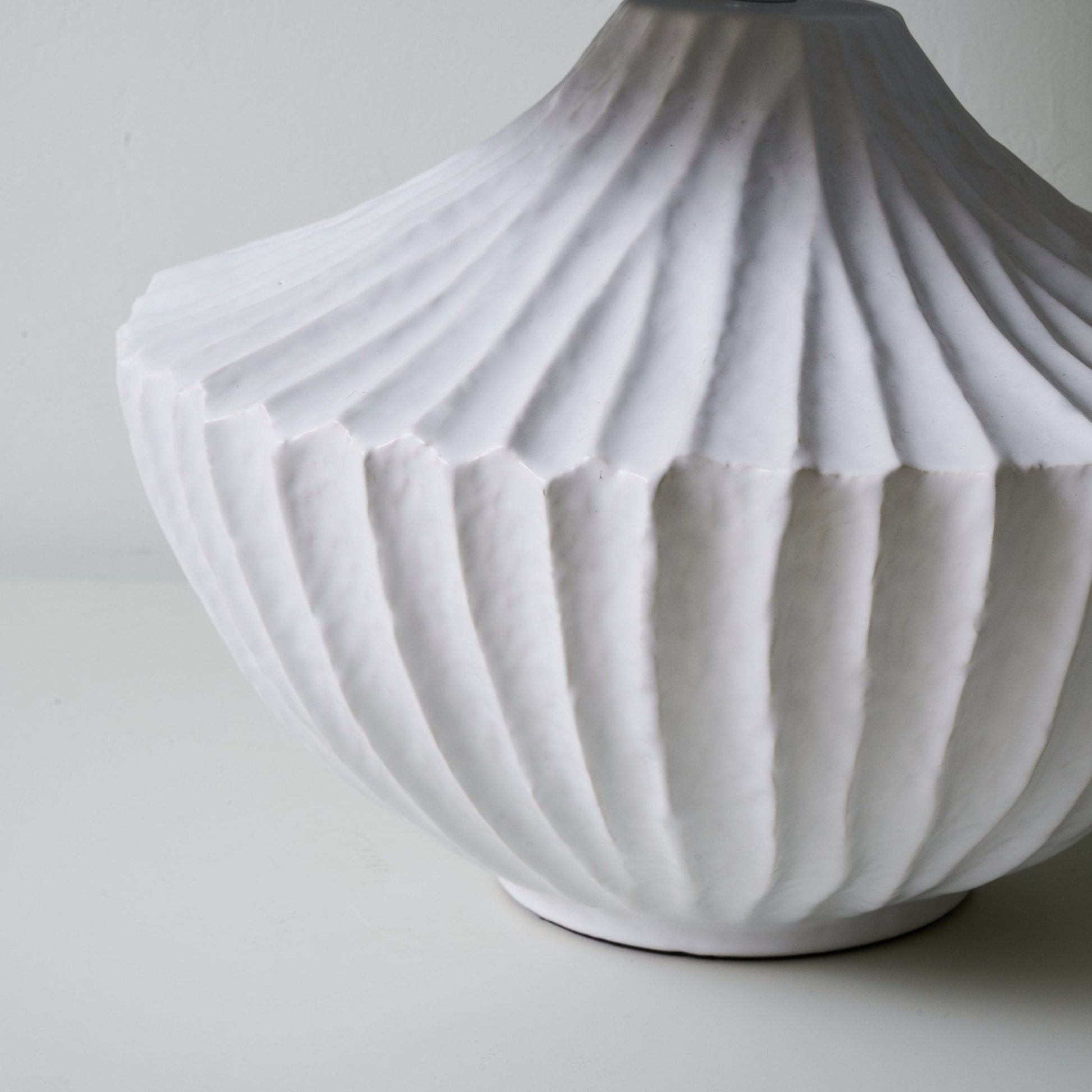 Arthur Minimalist Table Lamp-Neutral Decor