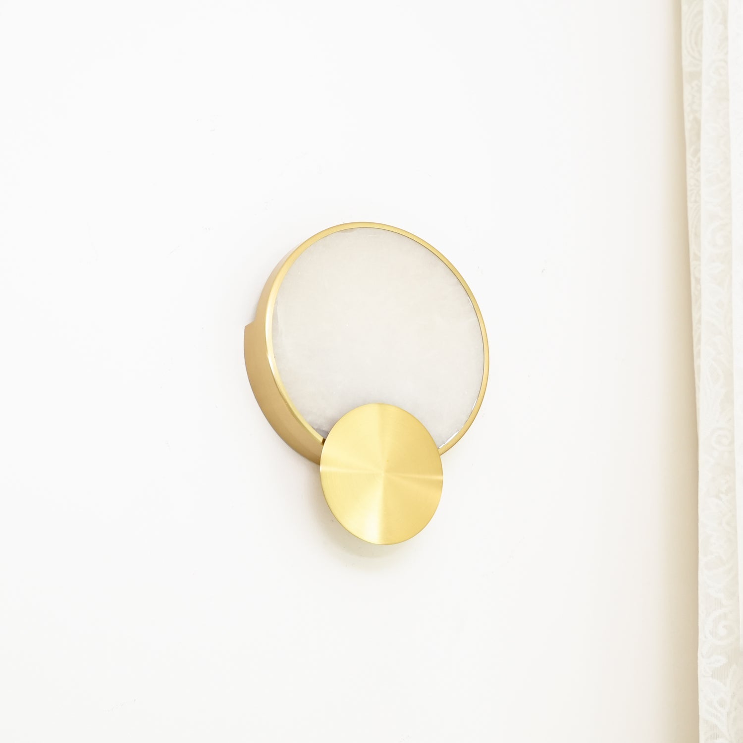 Myvelarae Circular Alabaster Wall Light-Neutral Decor