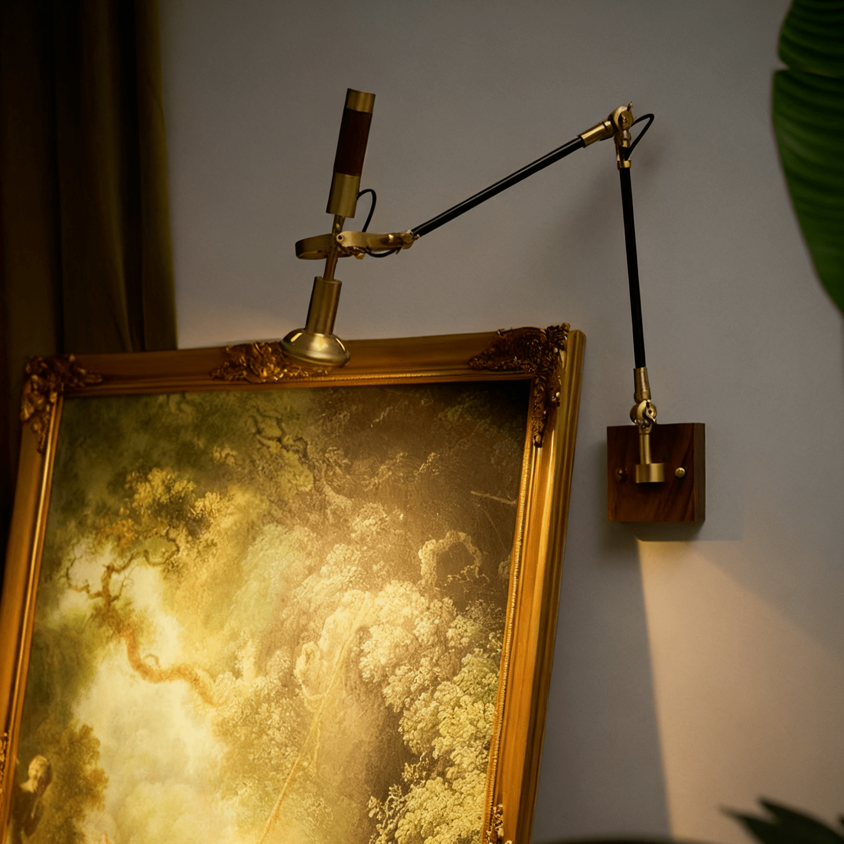Liravo Wood Wall Lamp-Neutral Decor