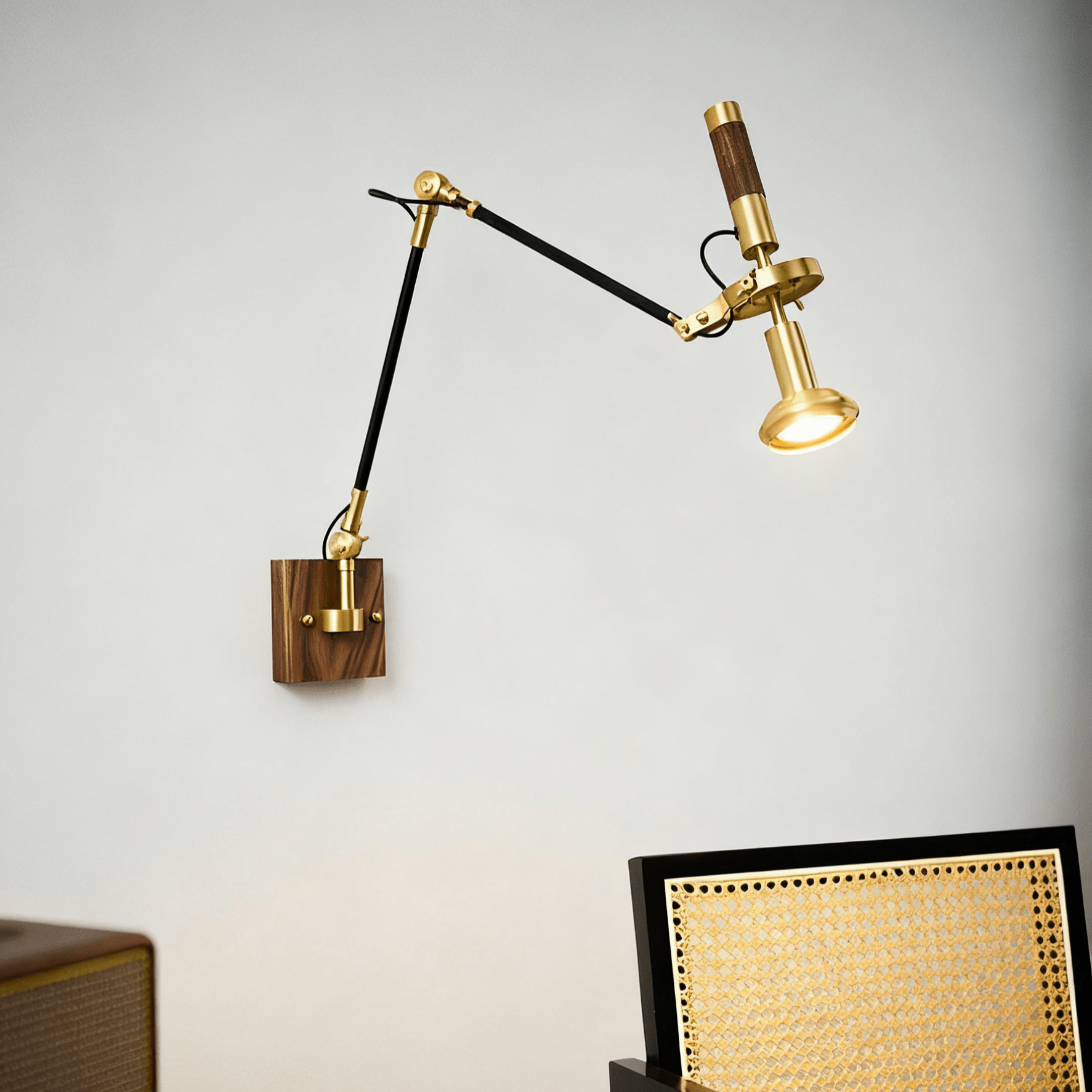 Liravo Wood Wall Lamp-Neutral Decor