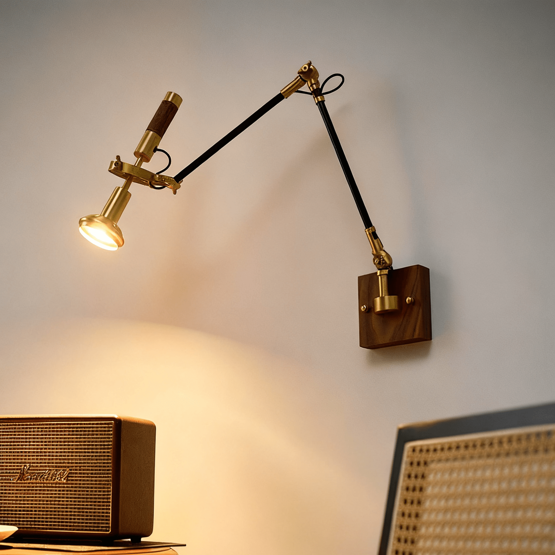 Liravo Wood Wall Lamp-Neutral Decor