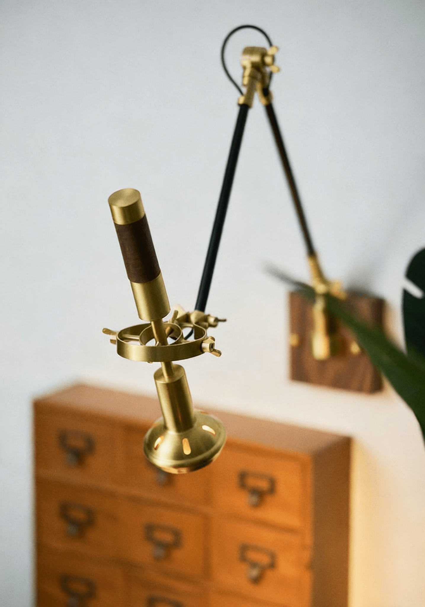 Liravo Wood Wall Lamp-Neutral Decor
