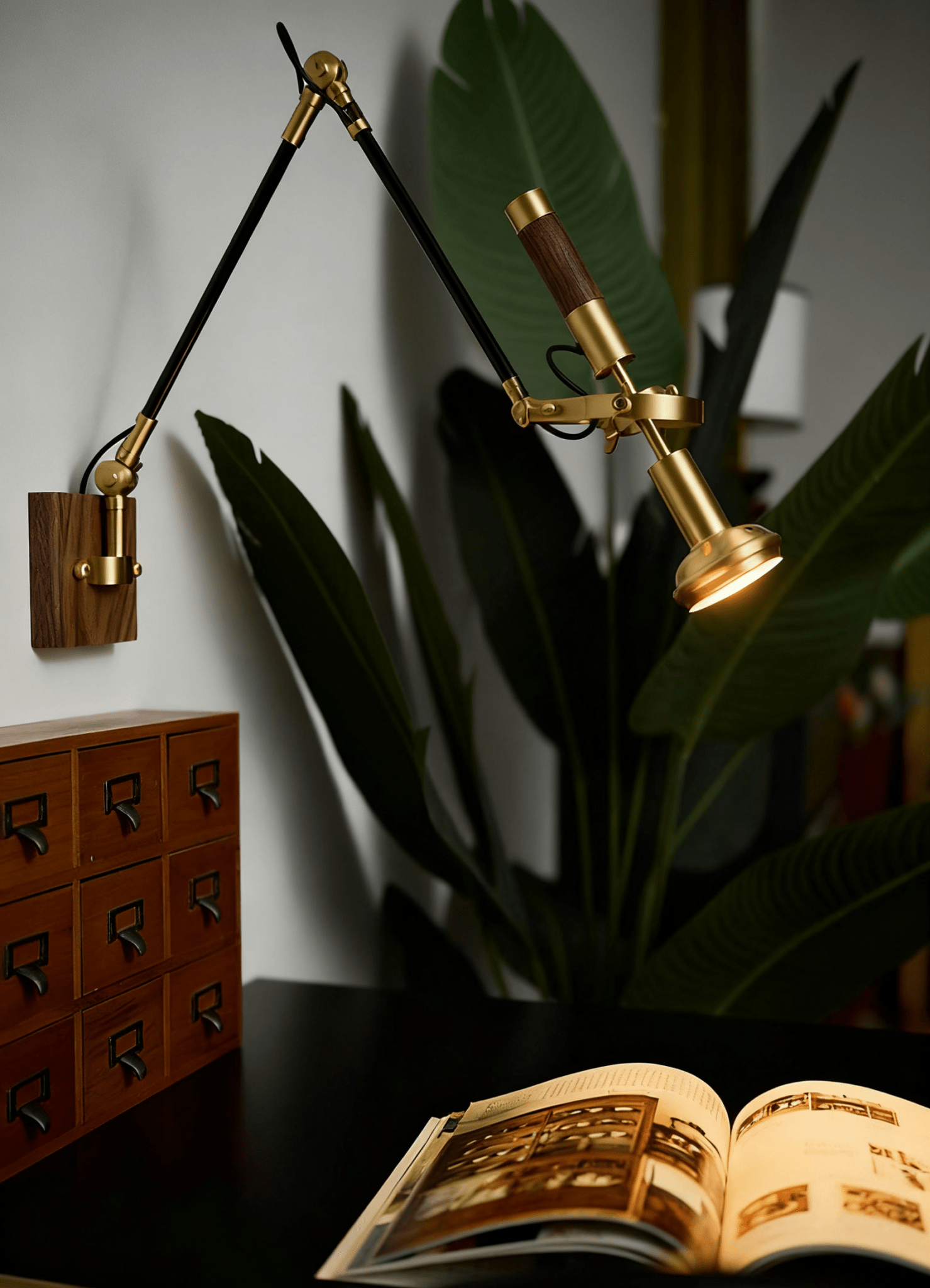Liravo Wood Wall Lamp-Neutral Decor