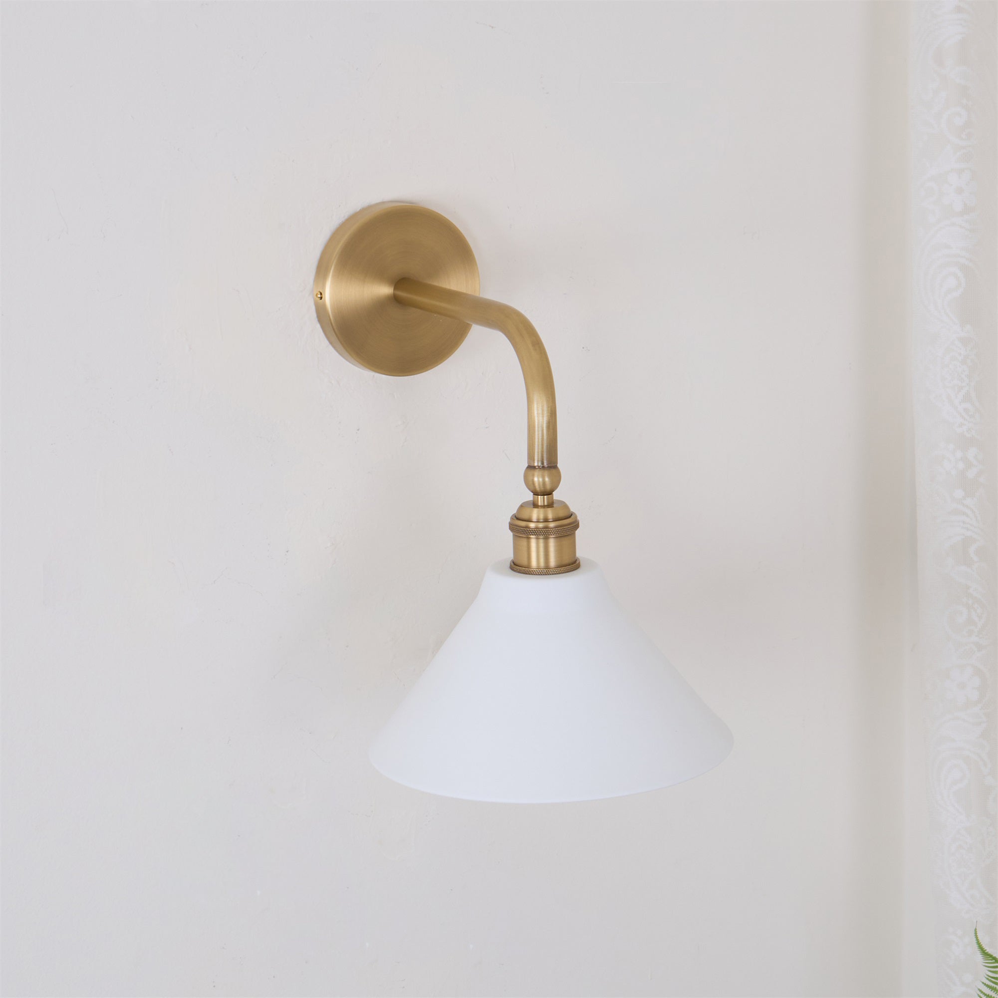 Zaya Minimalist Metal Wall Lamp-Neutral Decor