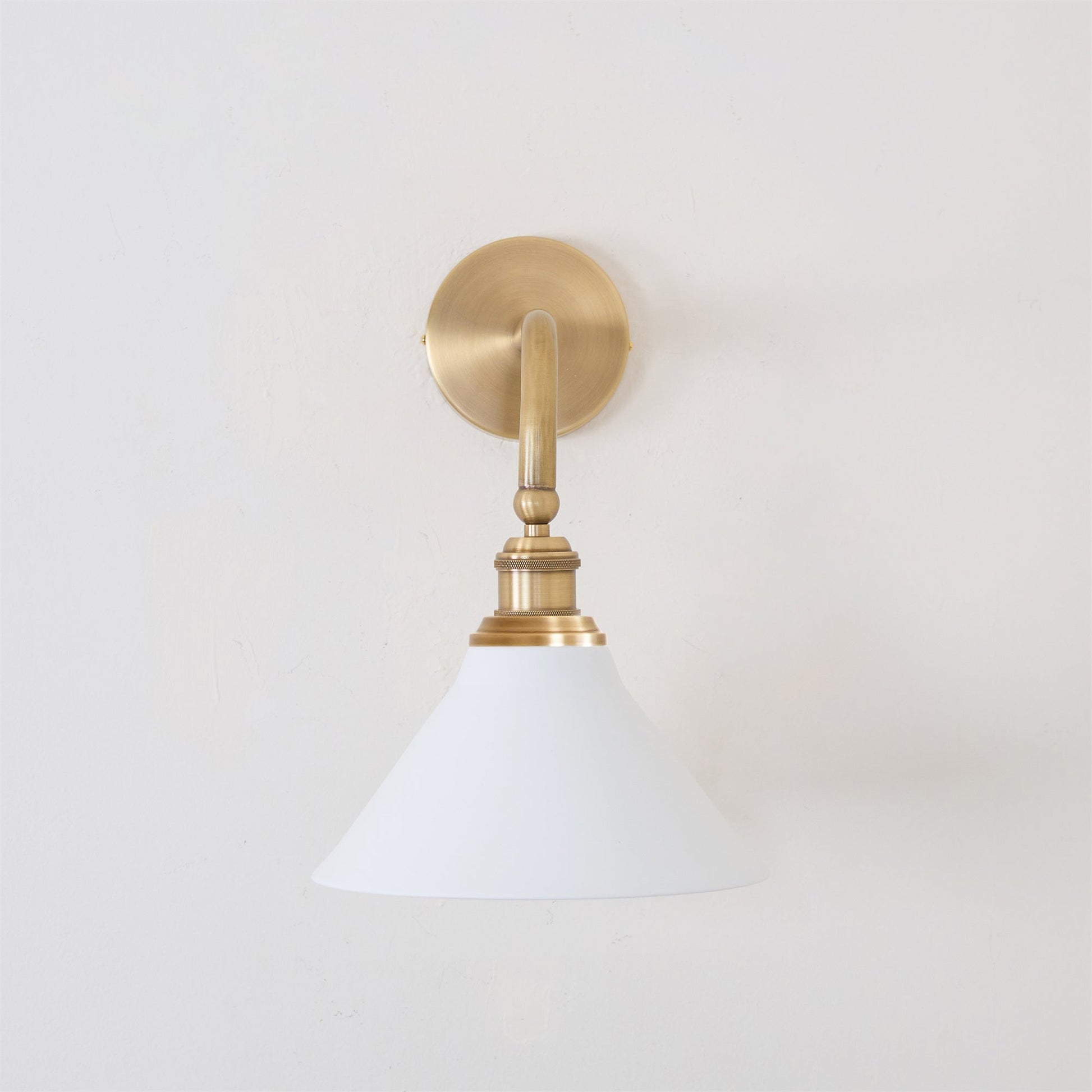 Zaya Minimalist Metal Wall Lamp-Neutral Decor