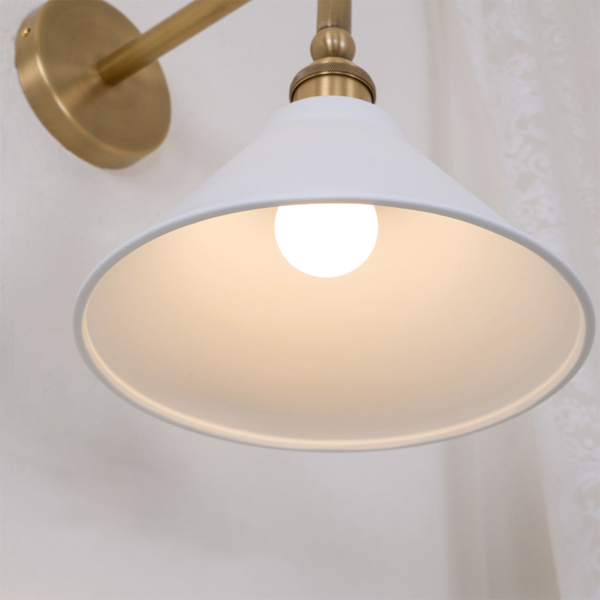 Zaya Minimalist Metal Wall Lamp-Neutral Decor