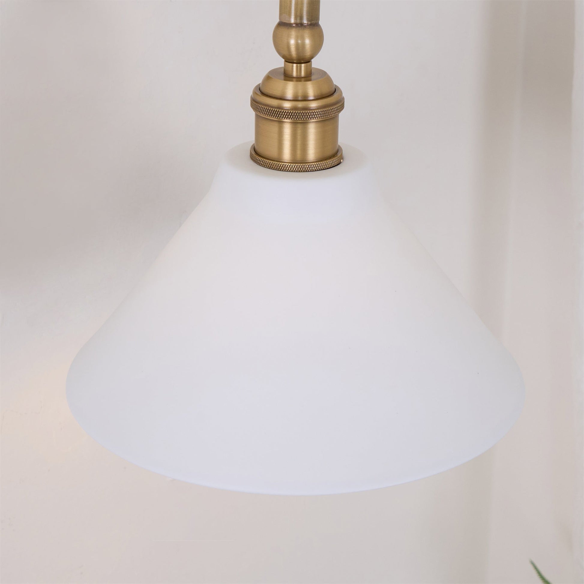 Zaya Minimalist Metal Wall Lamp-Neutral Decor