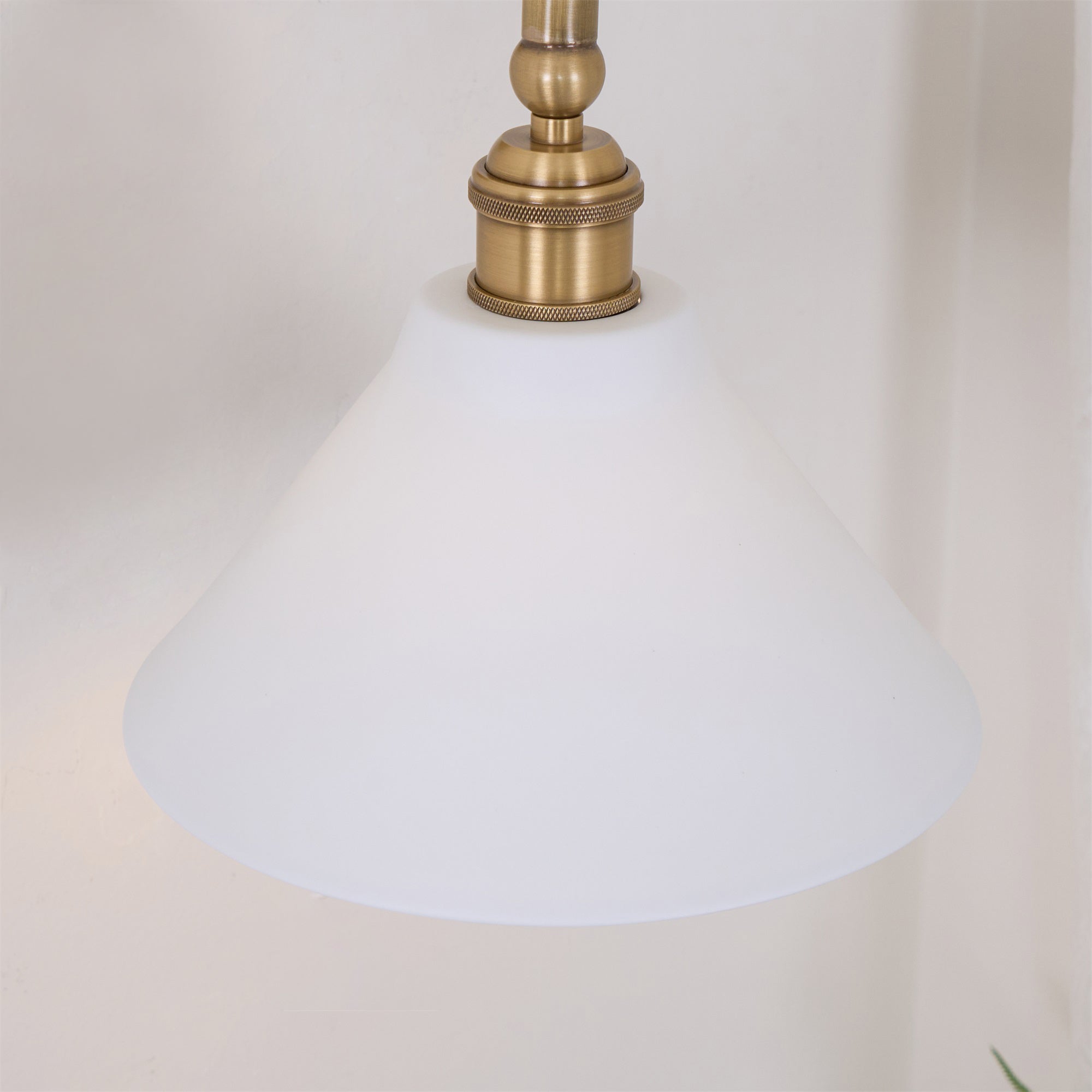 Zaya Minimalist Metal Wall Lamp-Neutral Decor