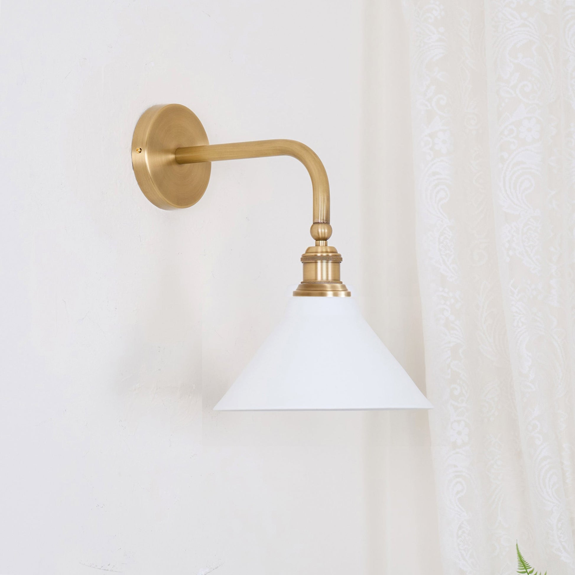 Zaya Minimalist Metal Wall Lamp-Neutral Decor